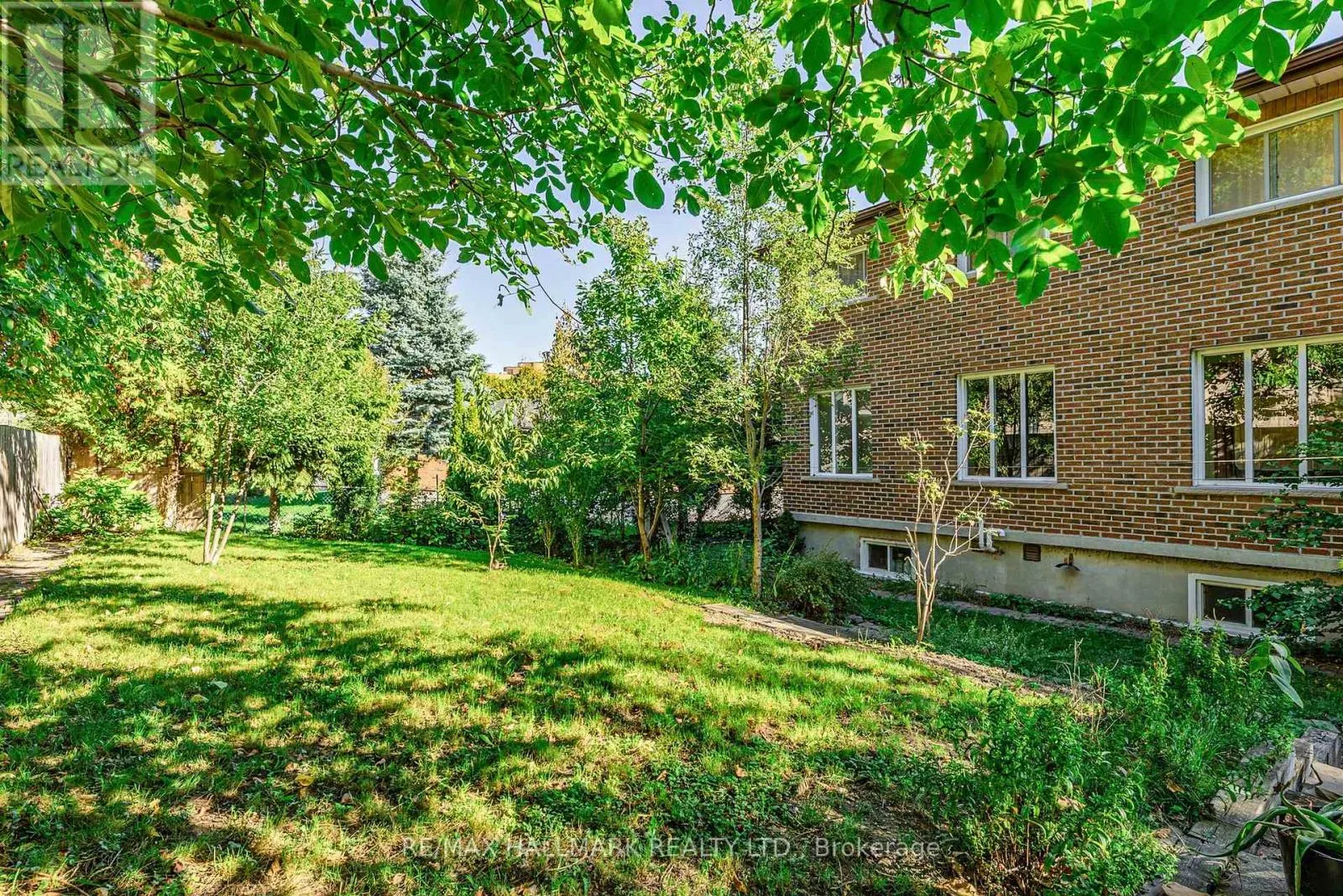 38 COURTON DRIVE