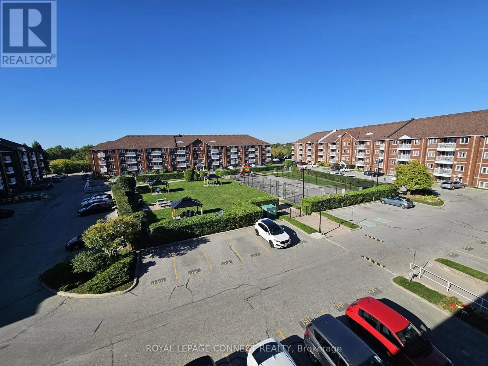 408 - 195 LAKE DRIVEWAY W