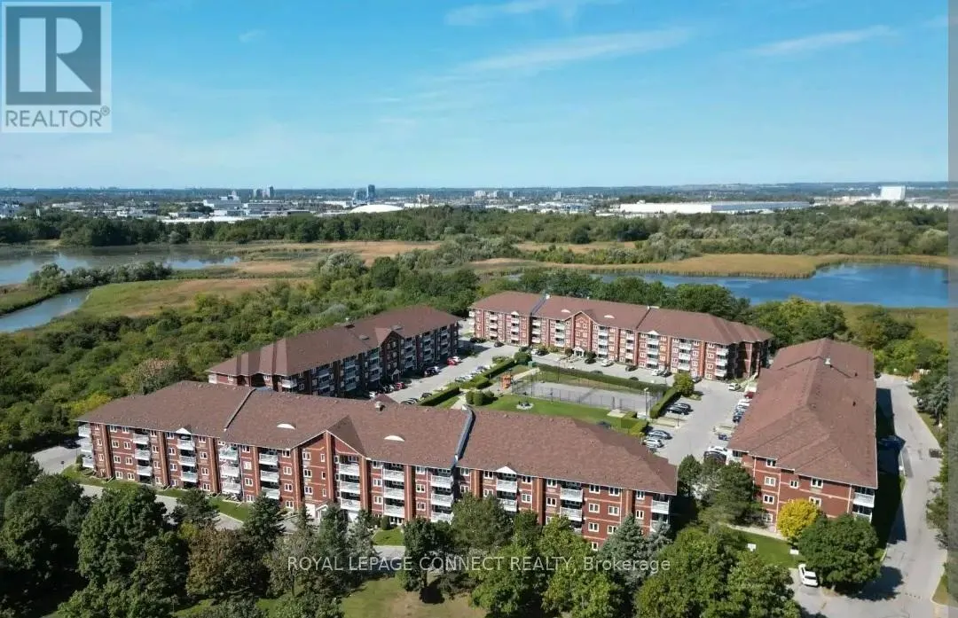 408 - 195 LAKE DRIVEWAY W