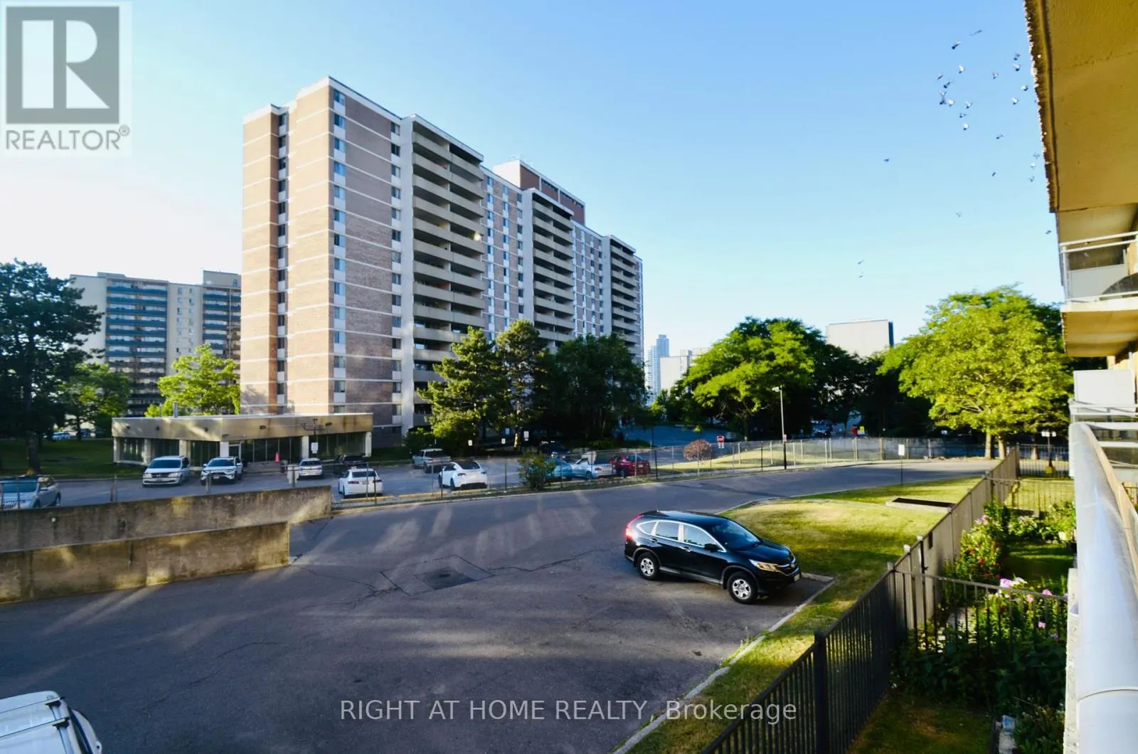 216 - 100 DUNDALK DRIVE