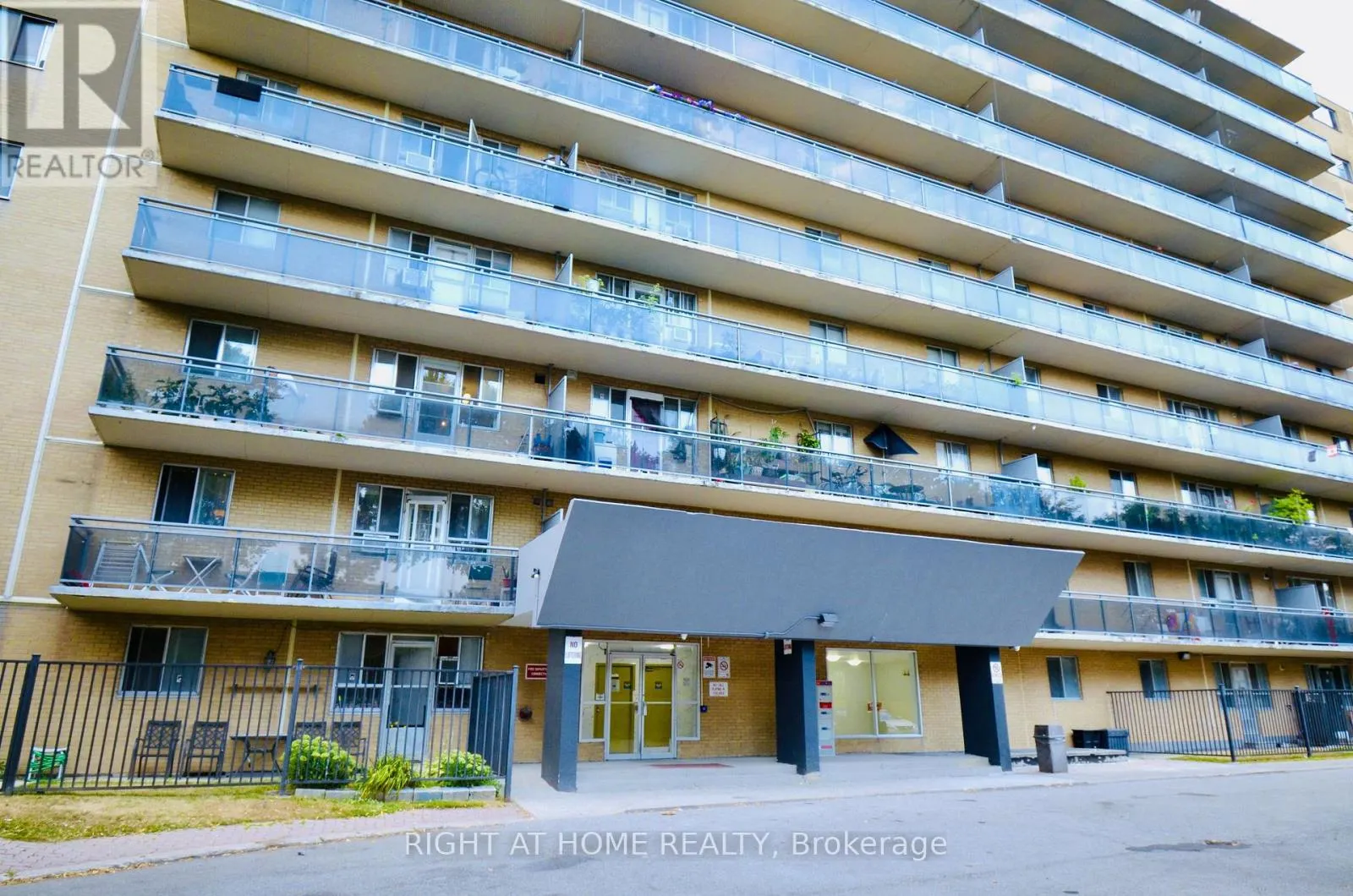 216 - 100 DUNDALK DRIVE