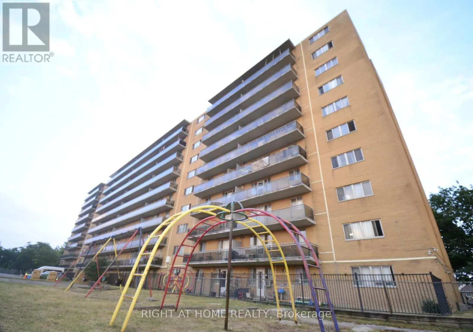 216 - 100 DUNDALK DRIVE