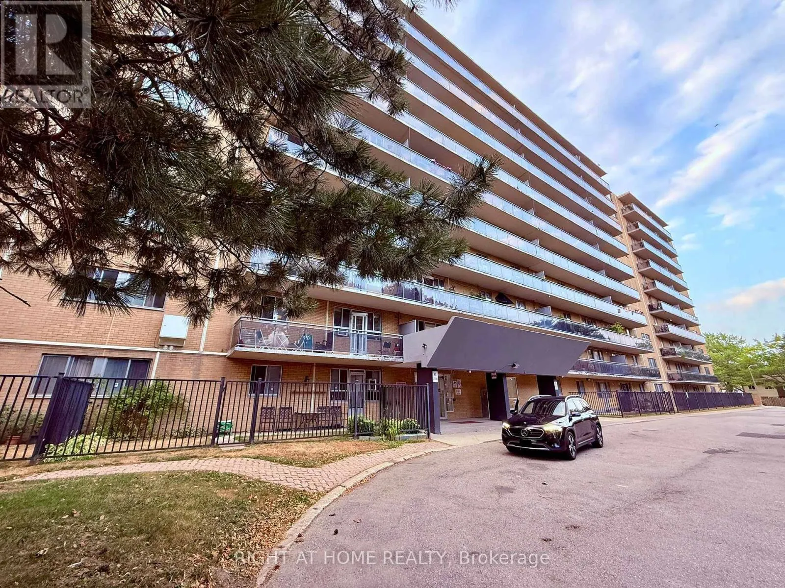 216 - 100 DUNDALK DRIVE