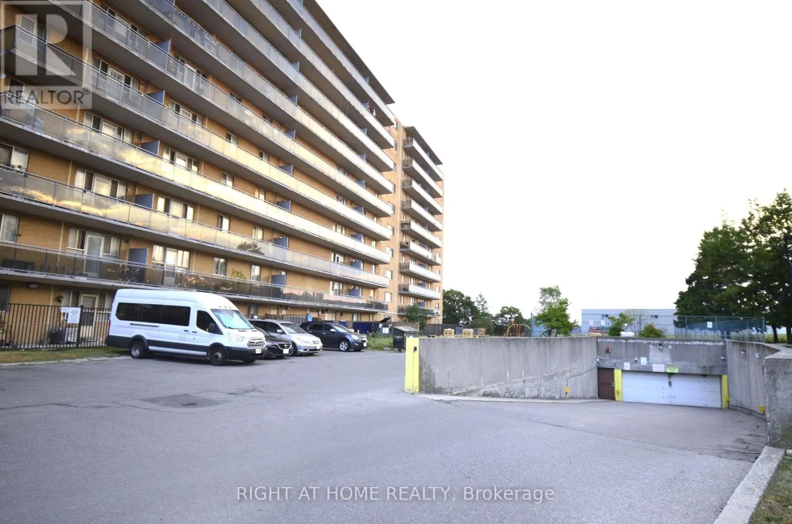 216 - 100 DUNDALK DRIVE