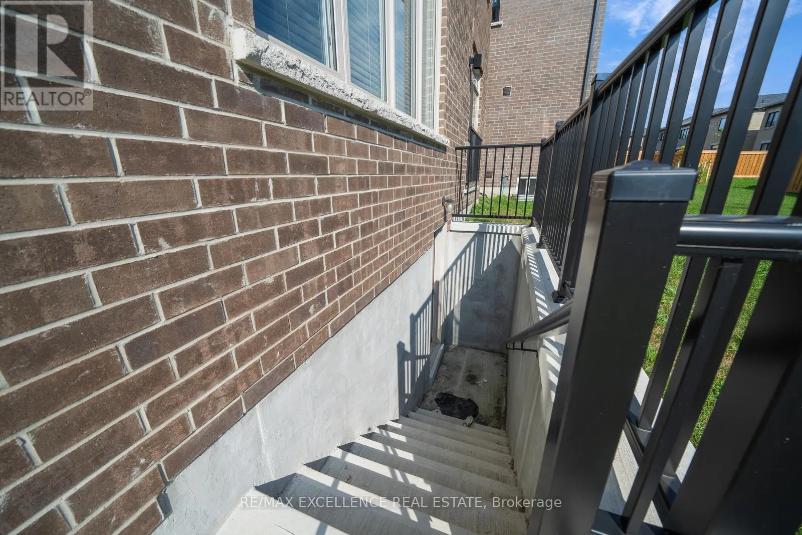 2085 COPPERMINE STREET