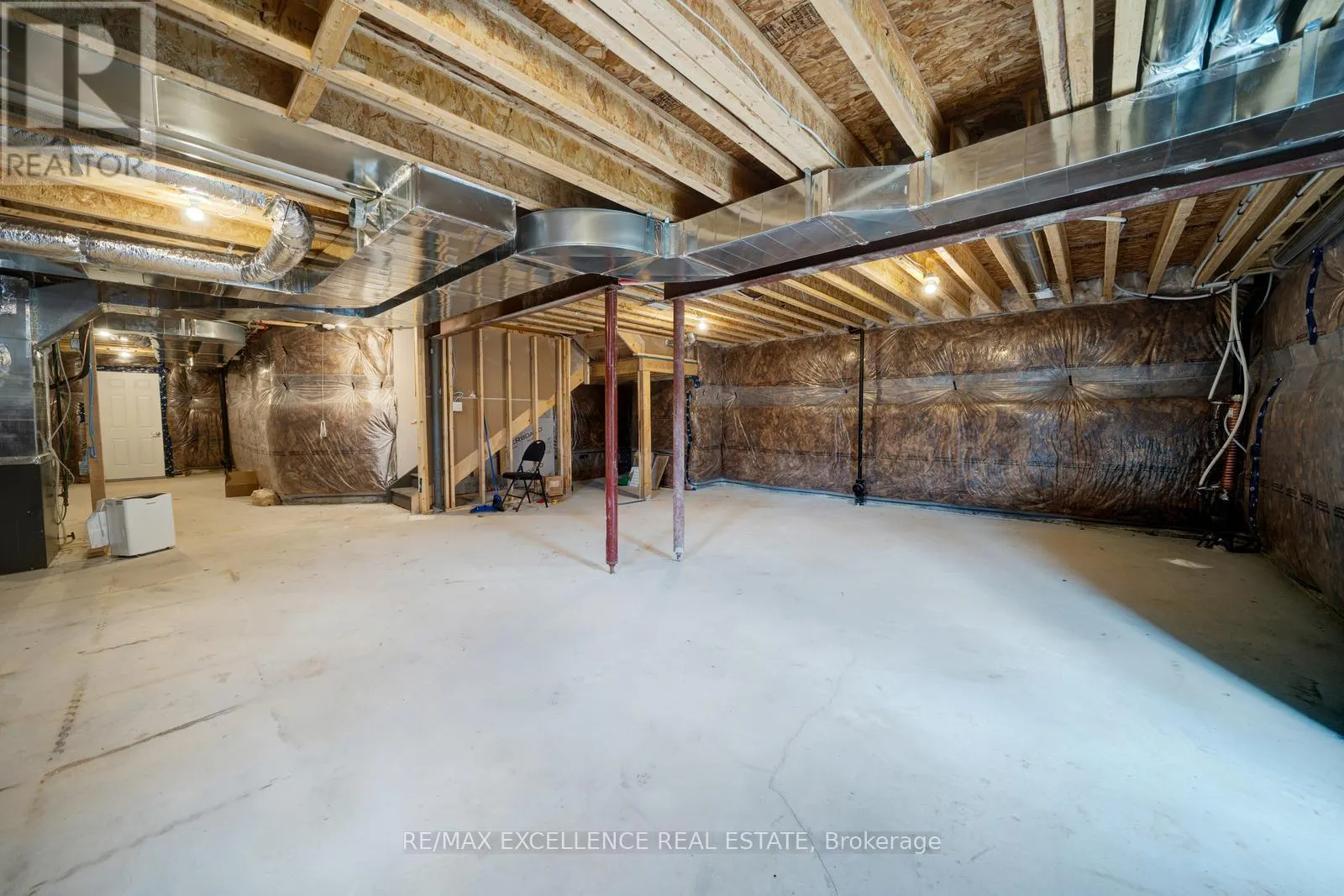 2085 COPPERMINE STREET