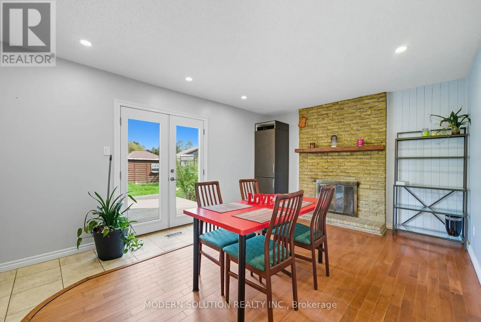 5 WOODLAWN COURT