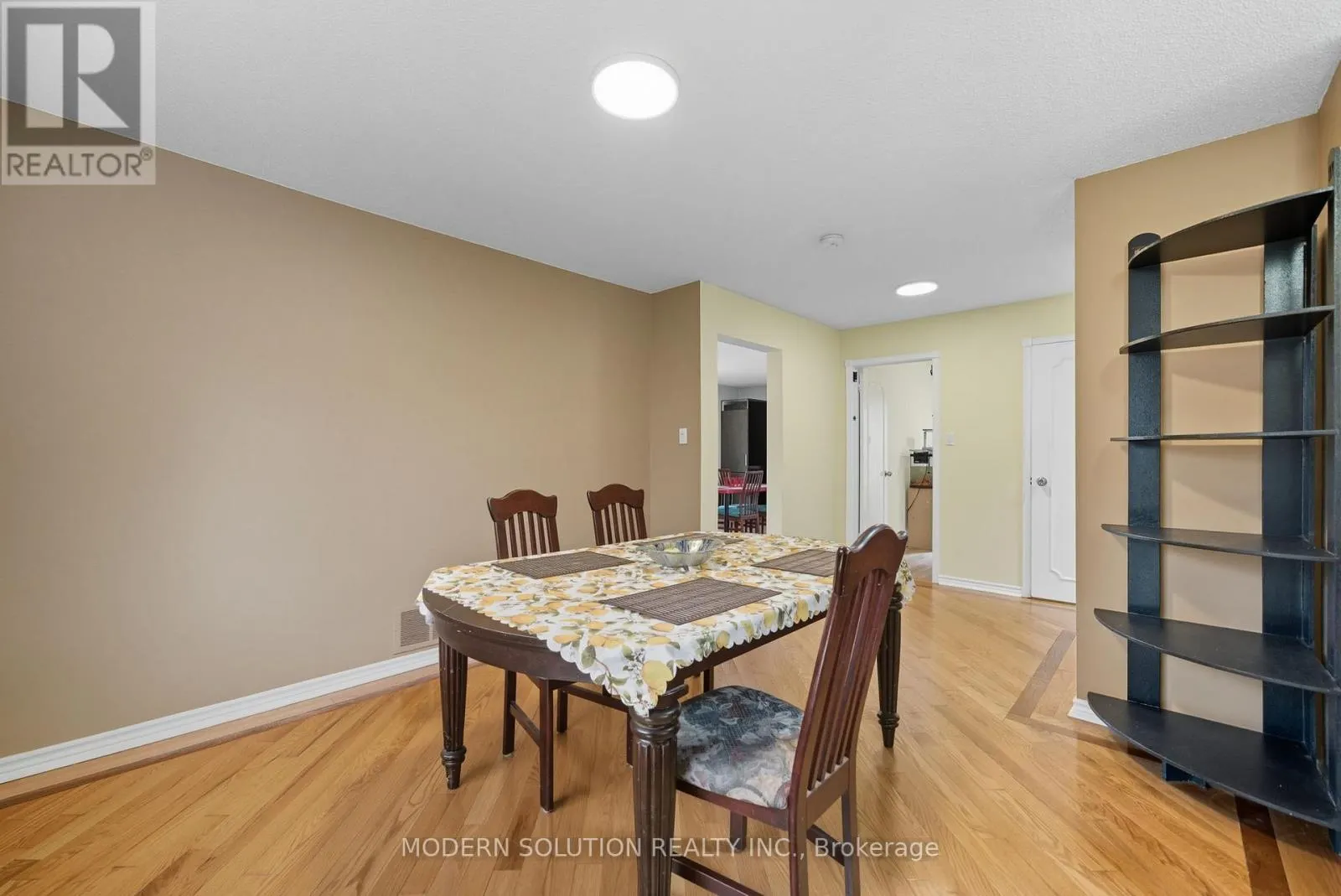 5 WOODLAWN COURT