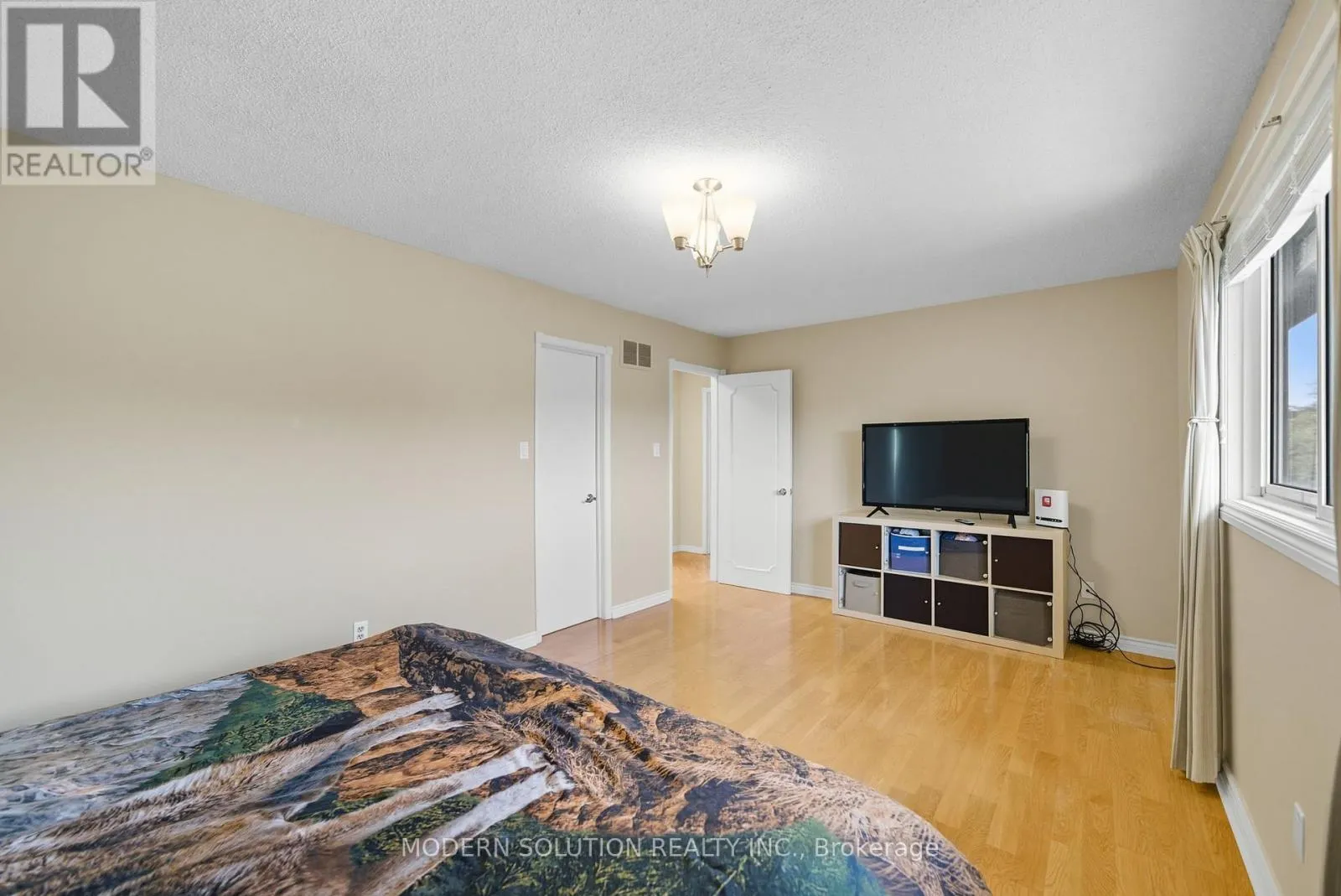 5 WOODLAWN COURT
