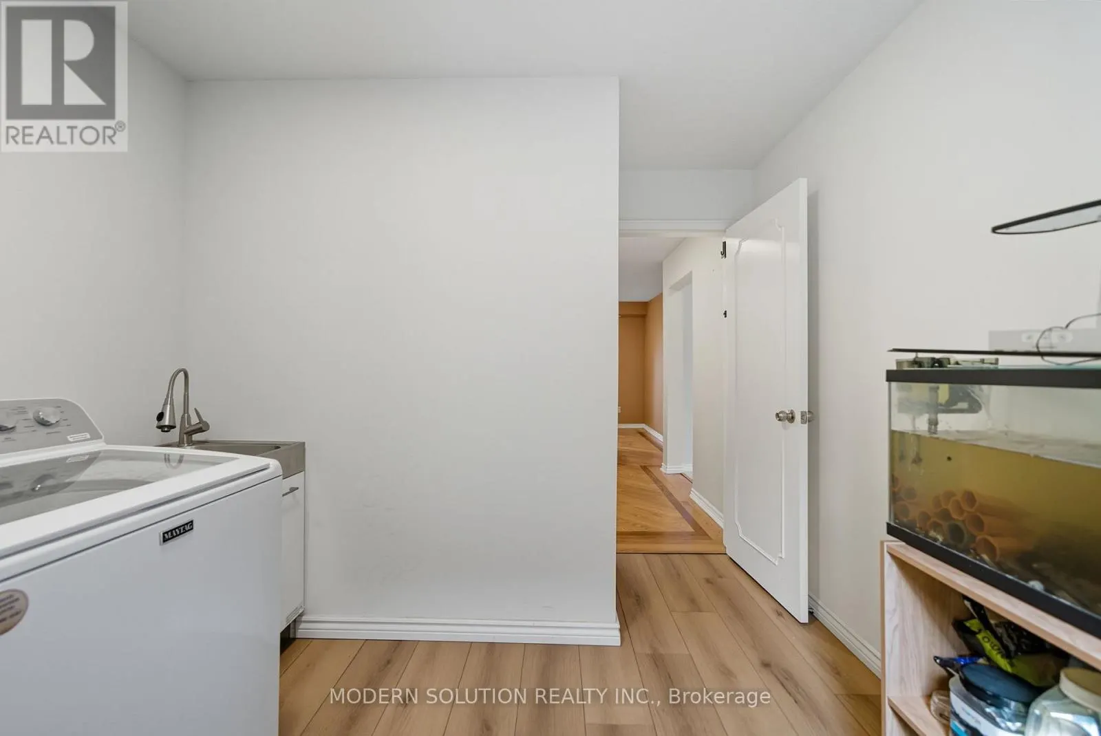 5 WOODLAWN COURT