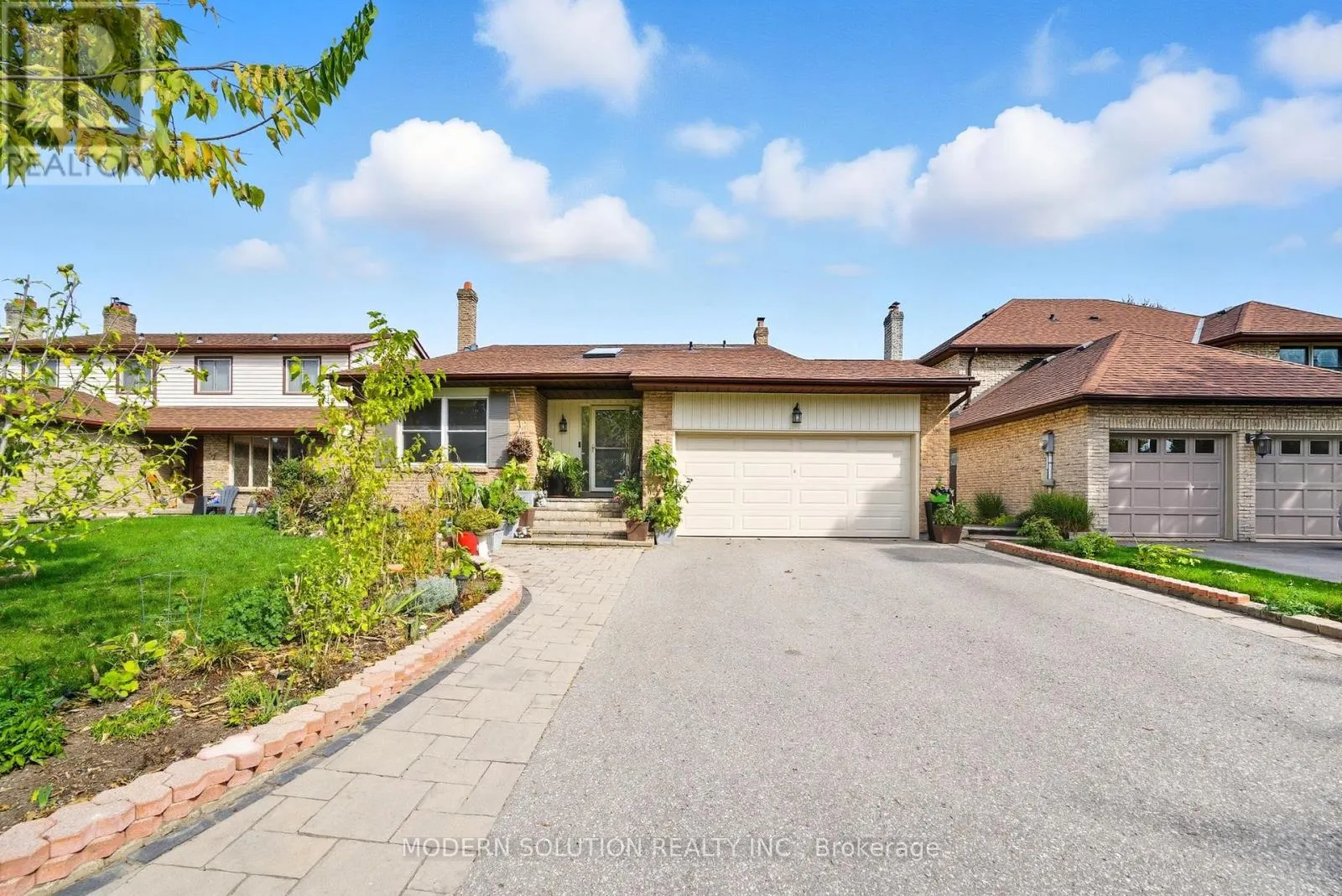 5 WOODLAWN COURT