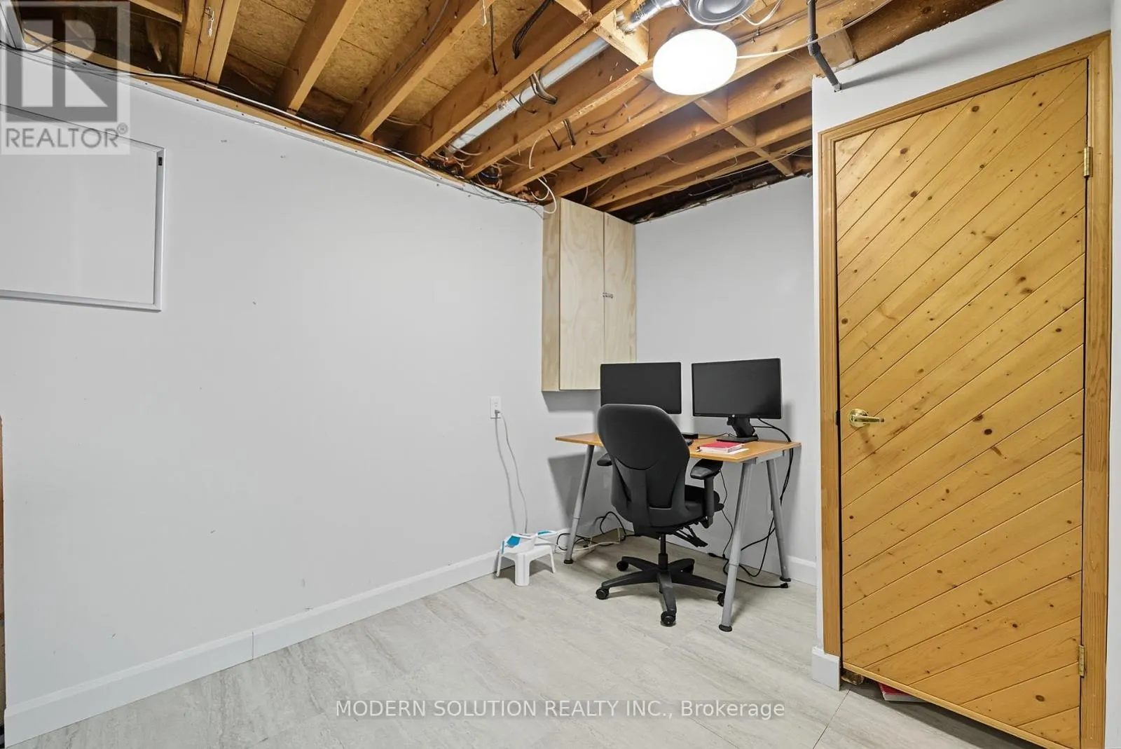 5 WOODLAWN COURT