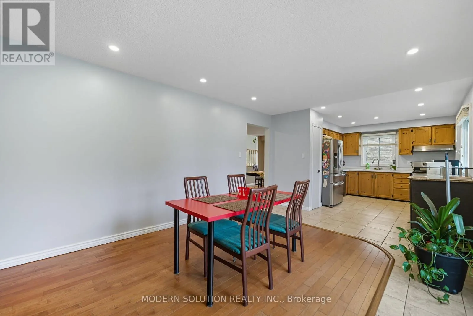 5 WOODLAWN COURT
