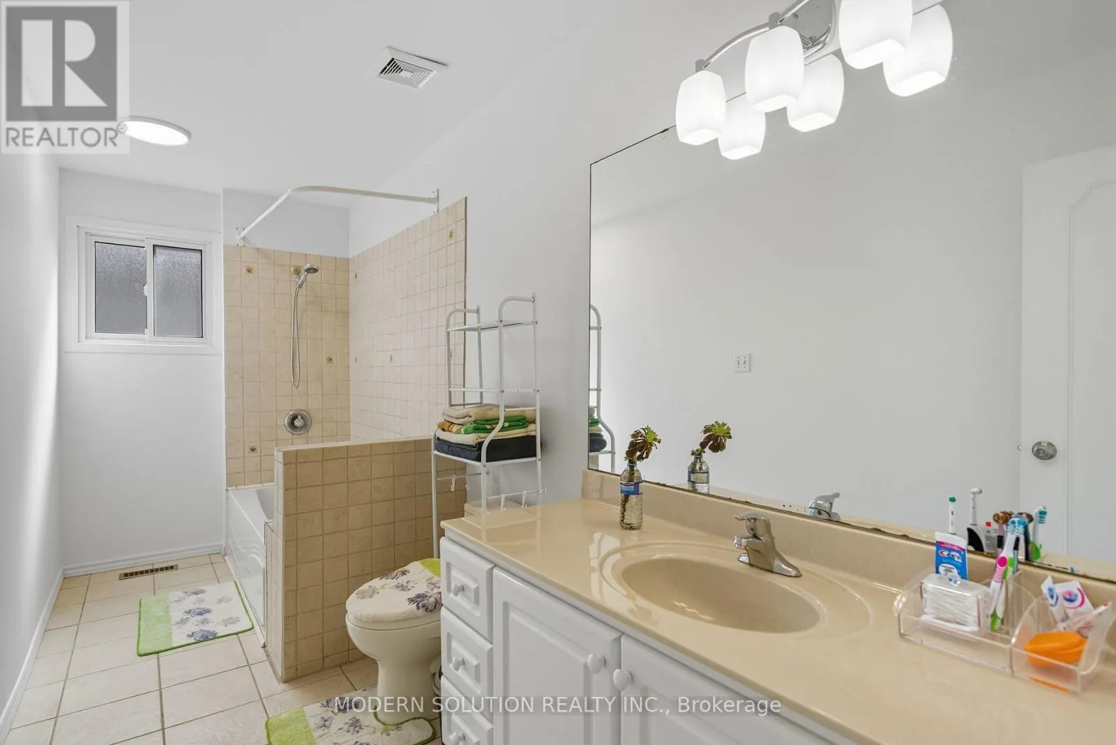 5 WOODLAWN COURT
