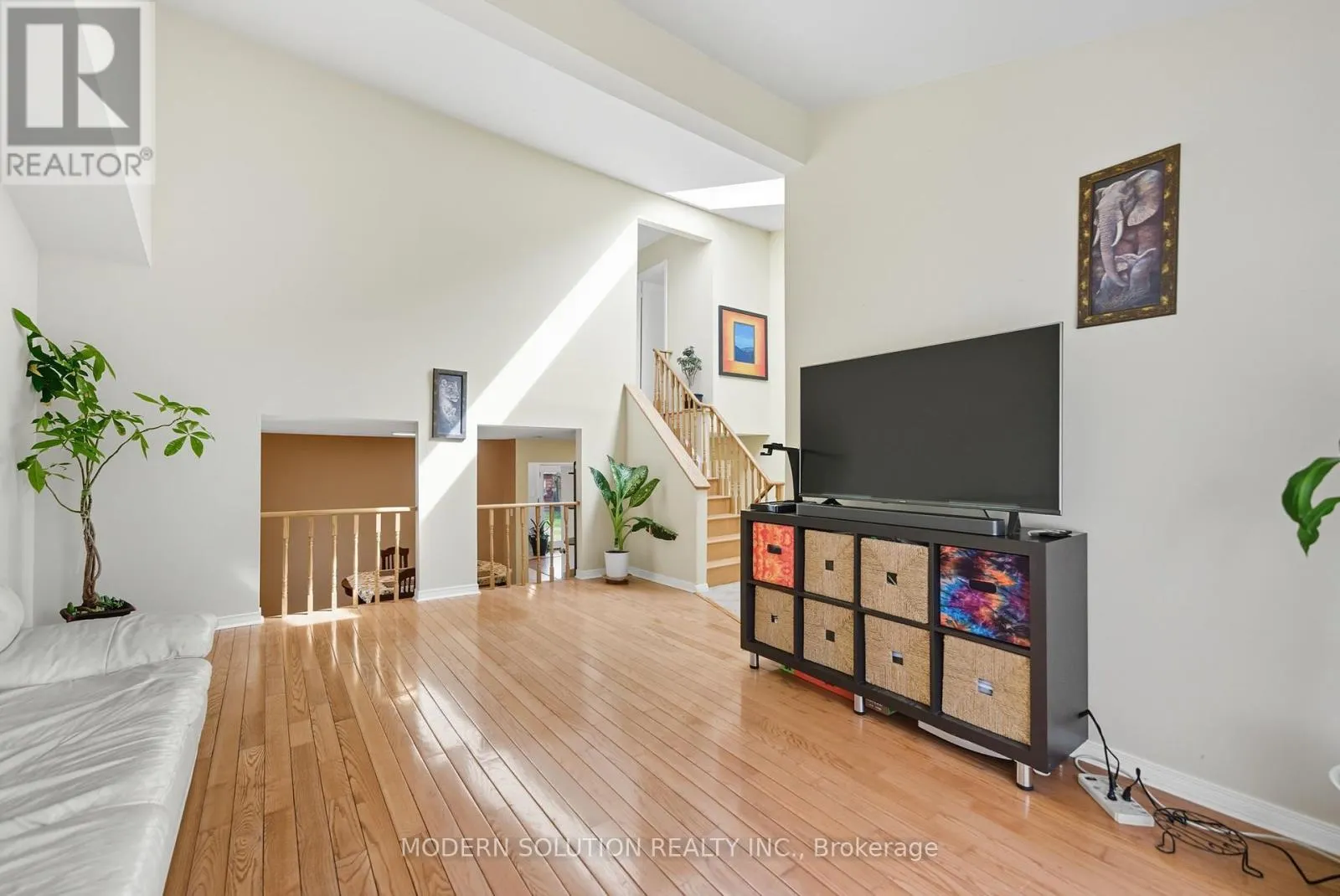 5 WOODLAWN COURT