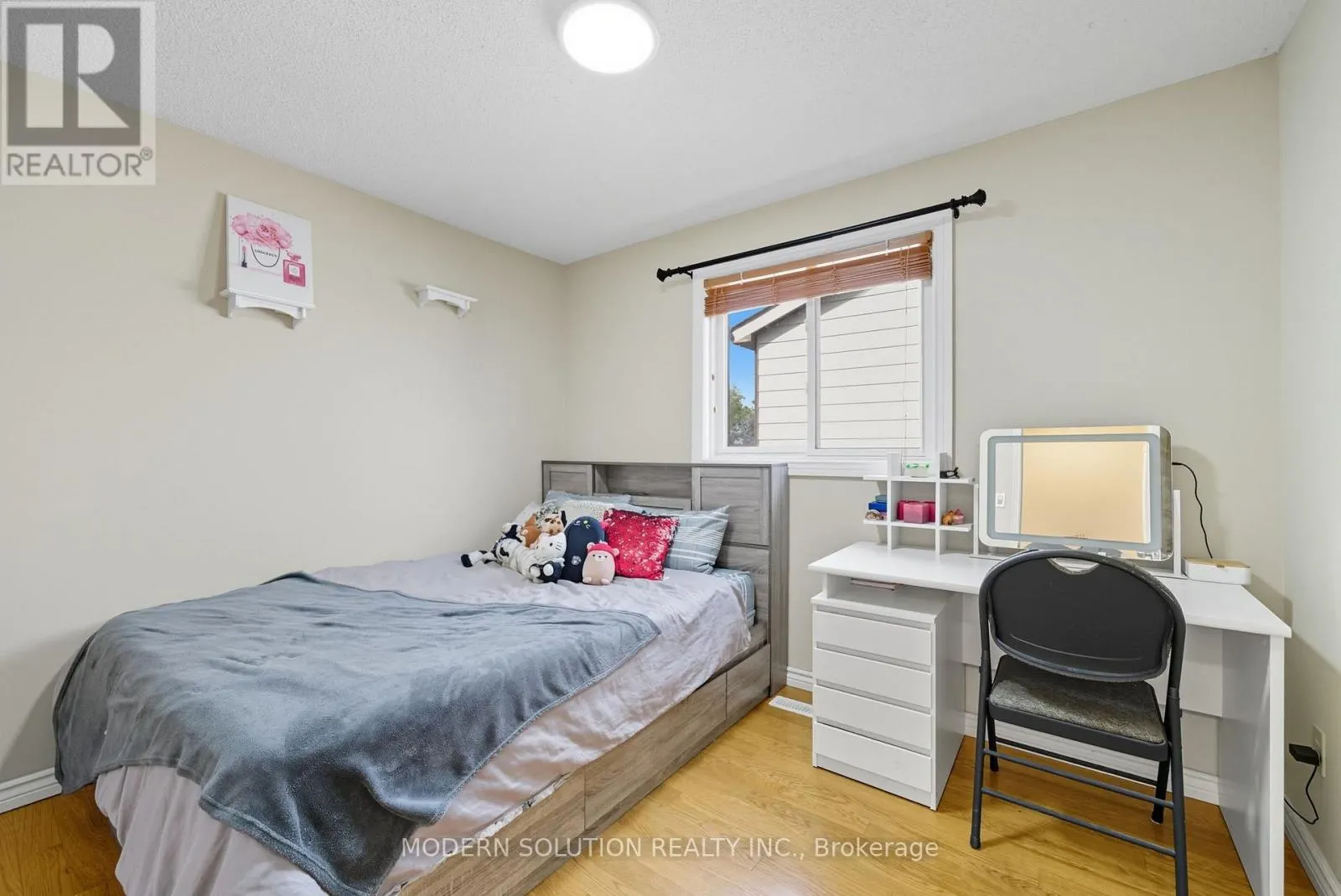 5 WOODLAWN COURT