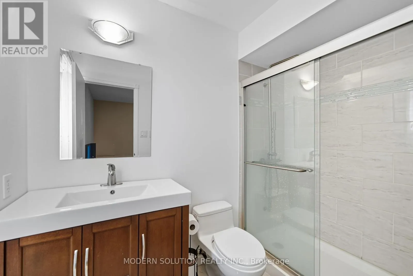 5 WOODLAWN COURT
