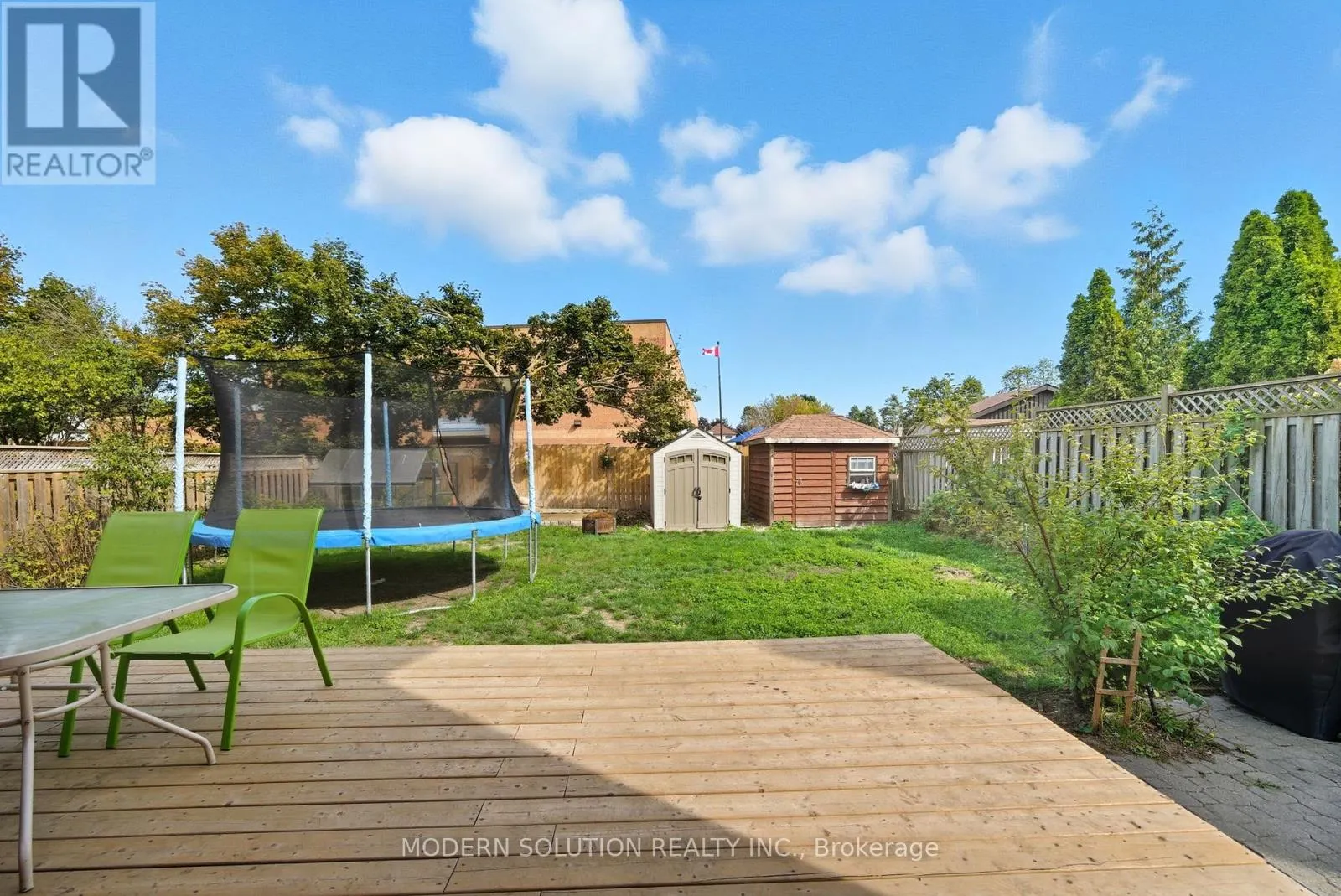 5 WOODLAWN COURT