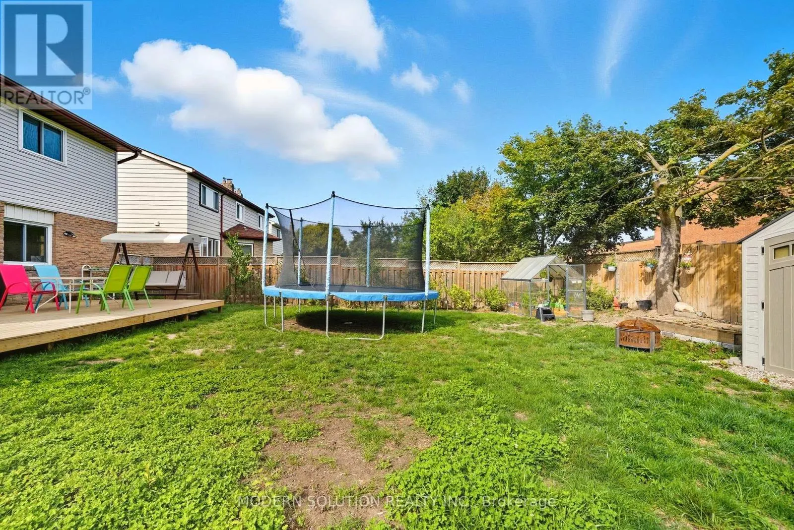 5 WOODLAWN COURT