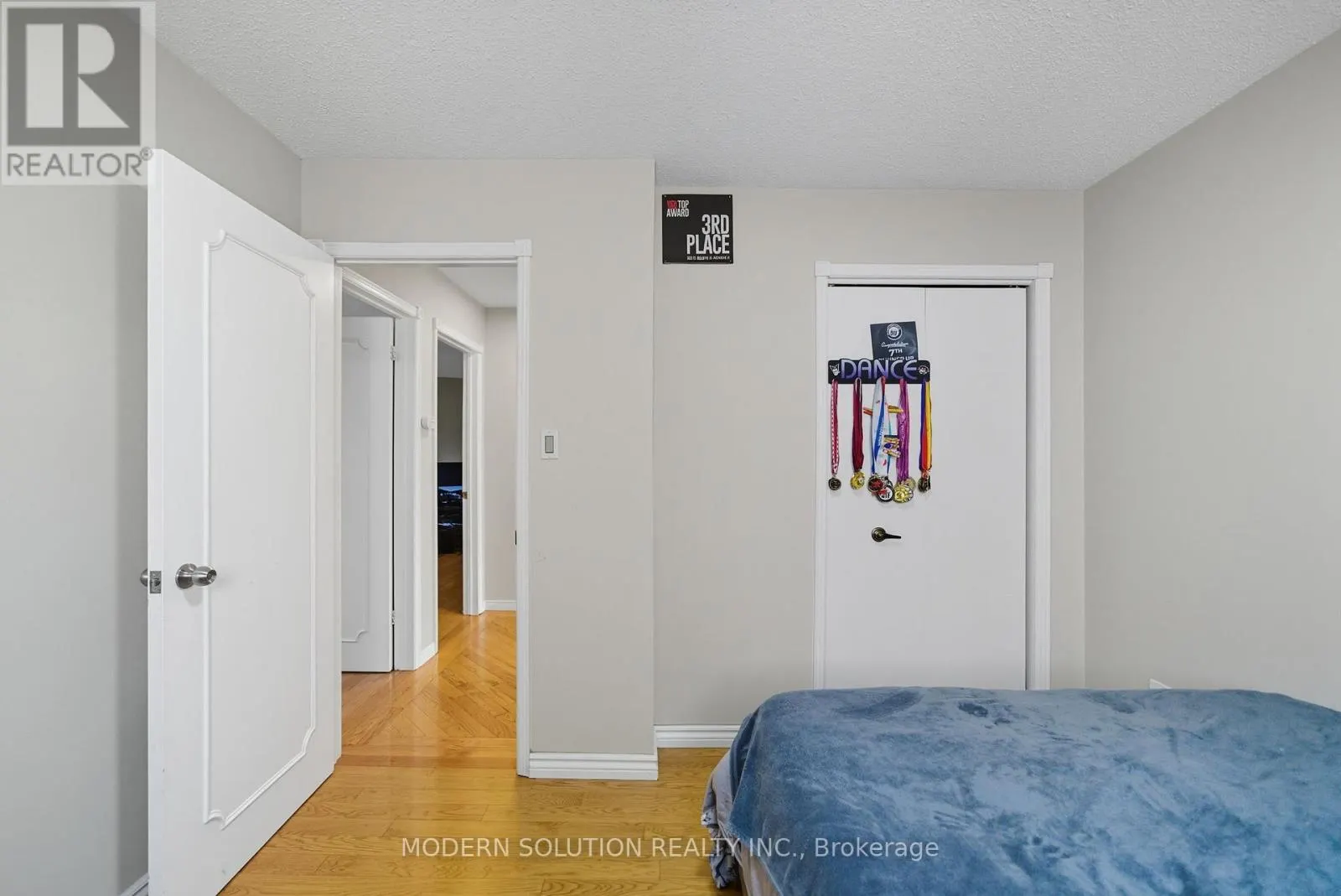 5 WOODLAWN COURT