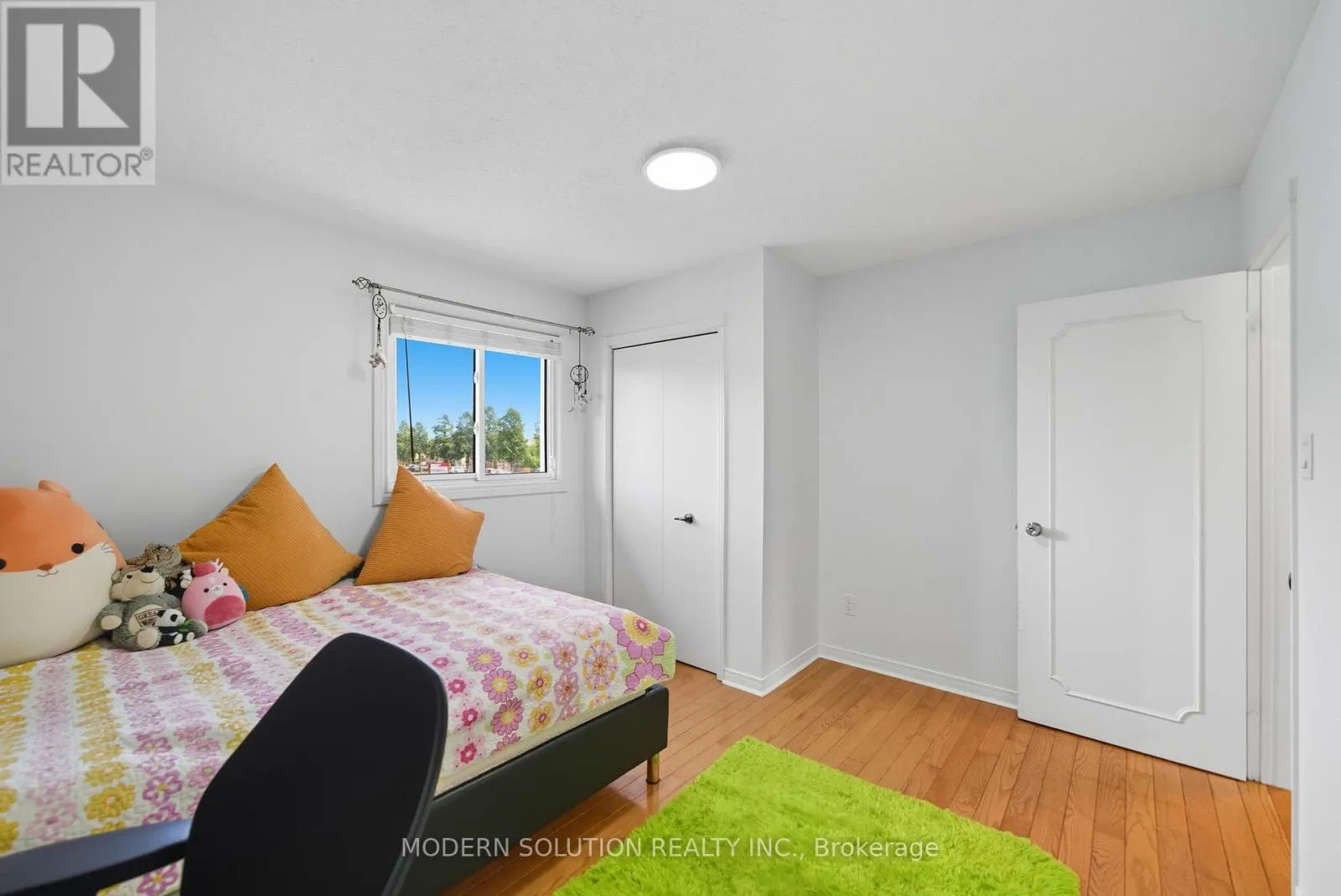 5 WOODLAWN COURT