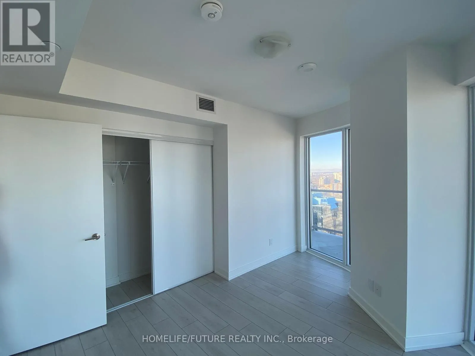 2805 - 2033 KENNEDY ROAD