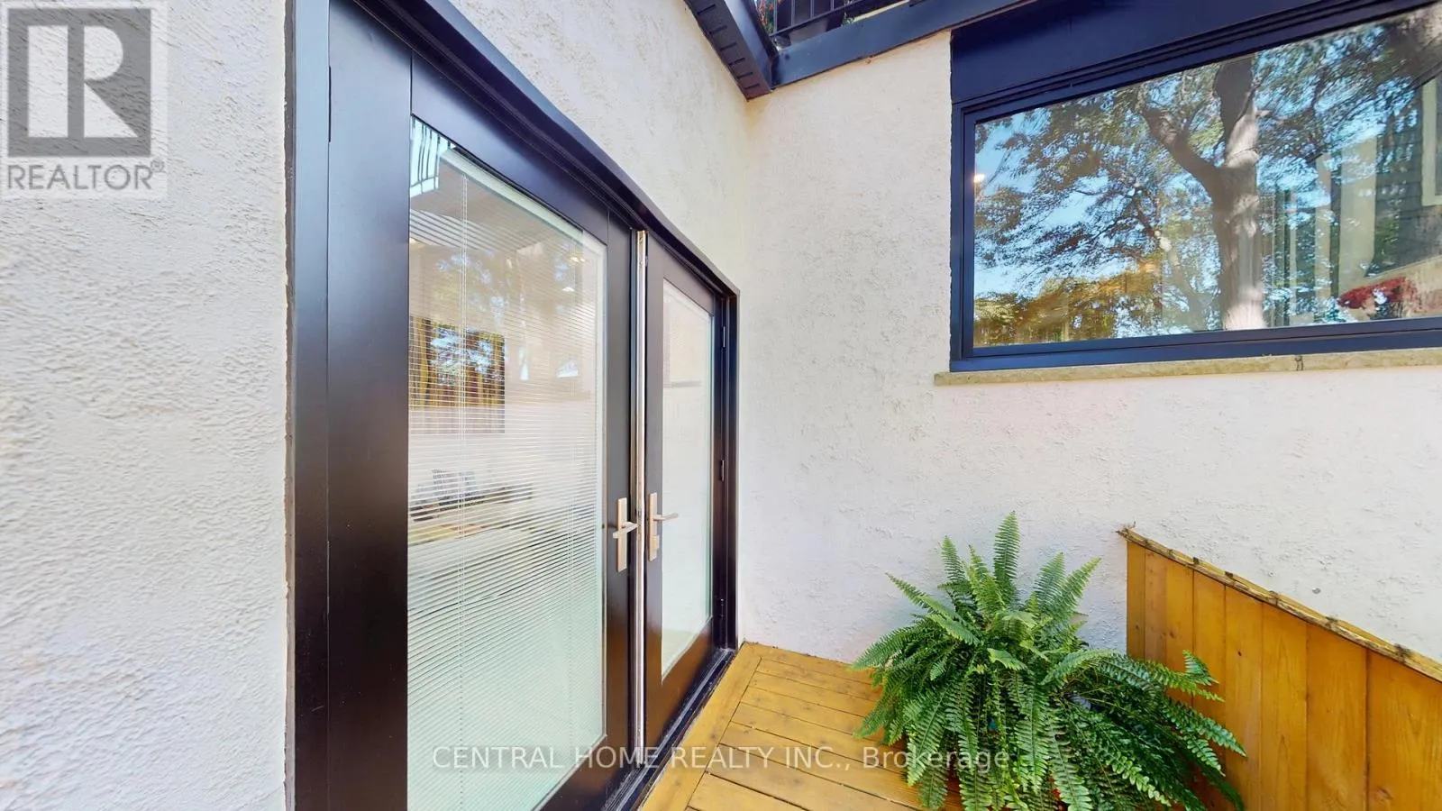 70 PINE CRESCENT N