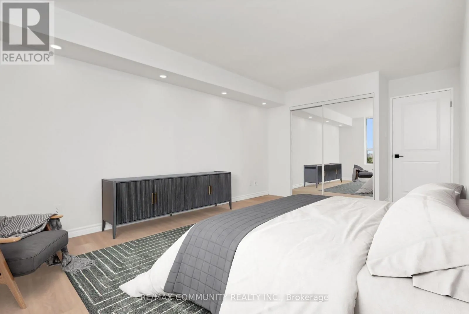 501 - 330 MCCOWAN ROAD