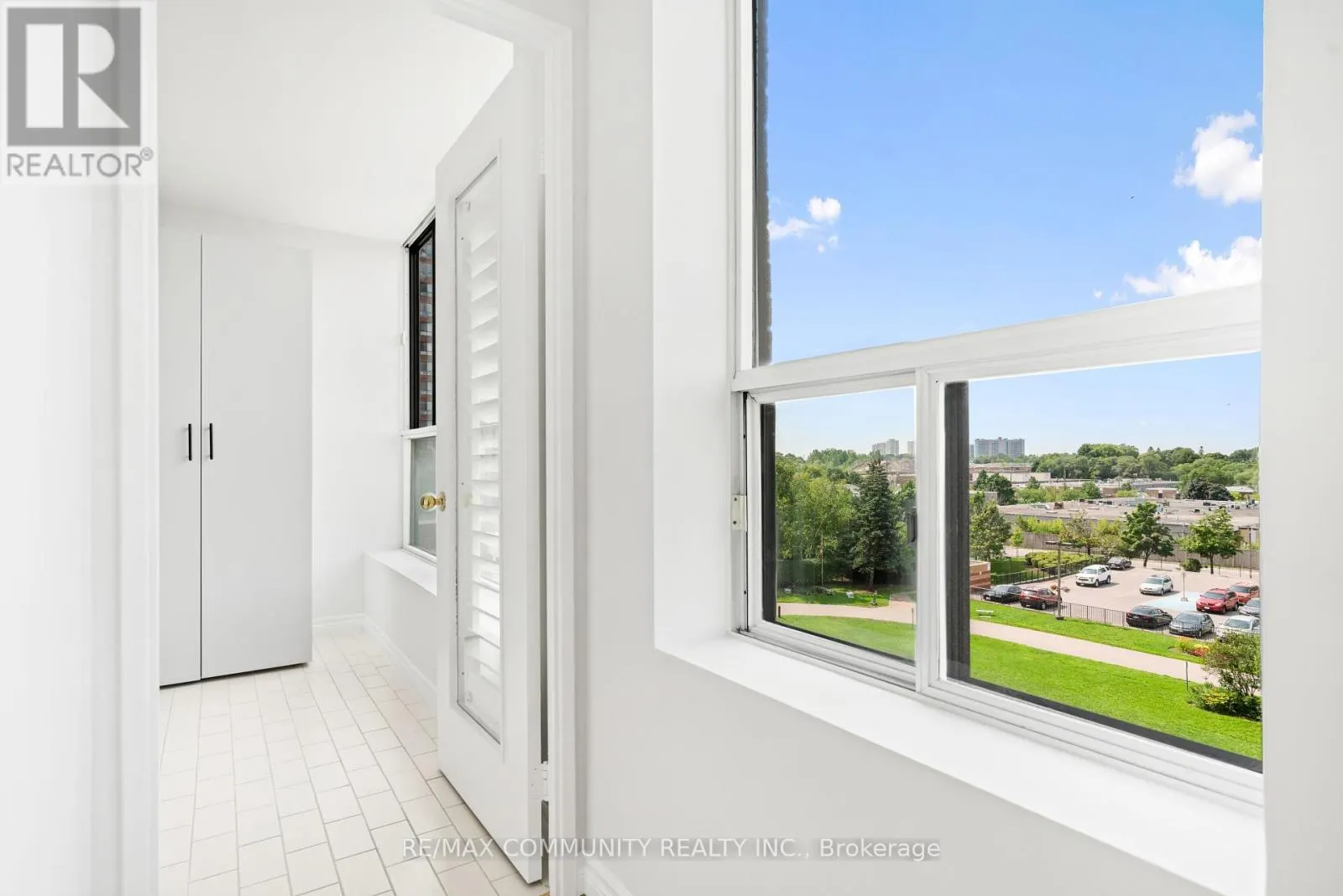 501 - 330 MCCOWAN ROAD