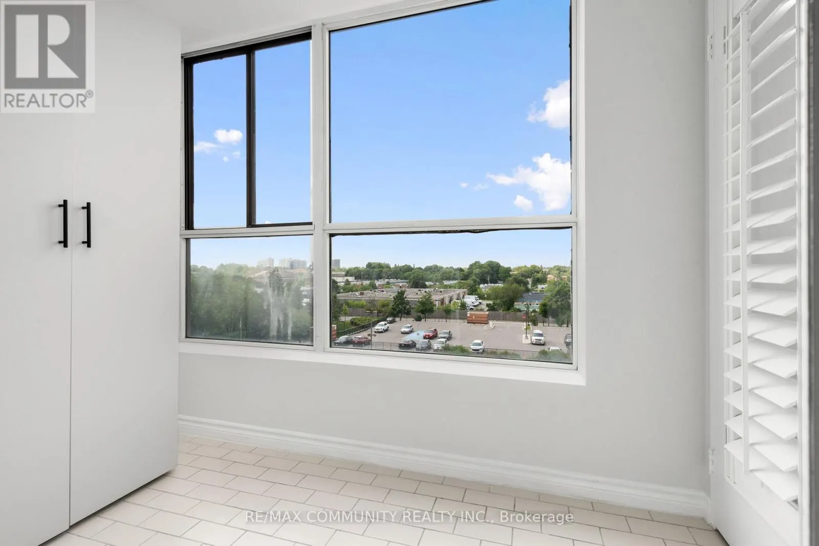 501 - 330 MCCOWAN ROAD