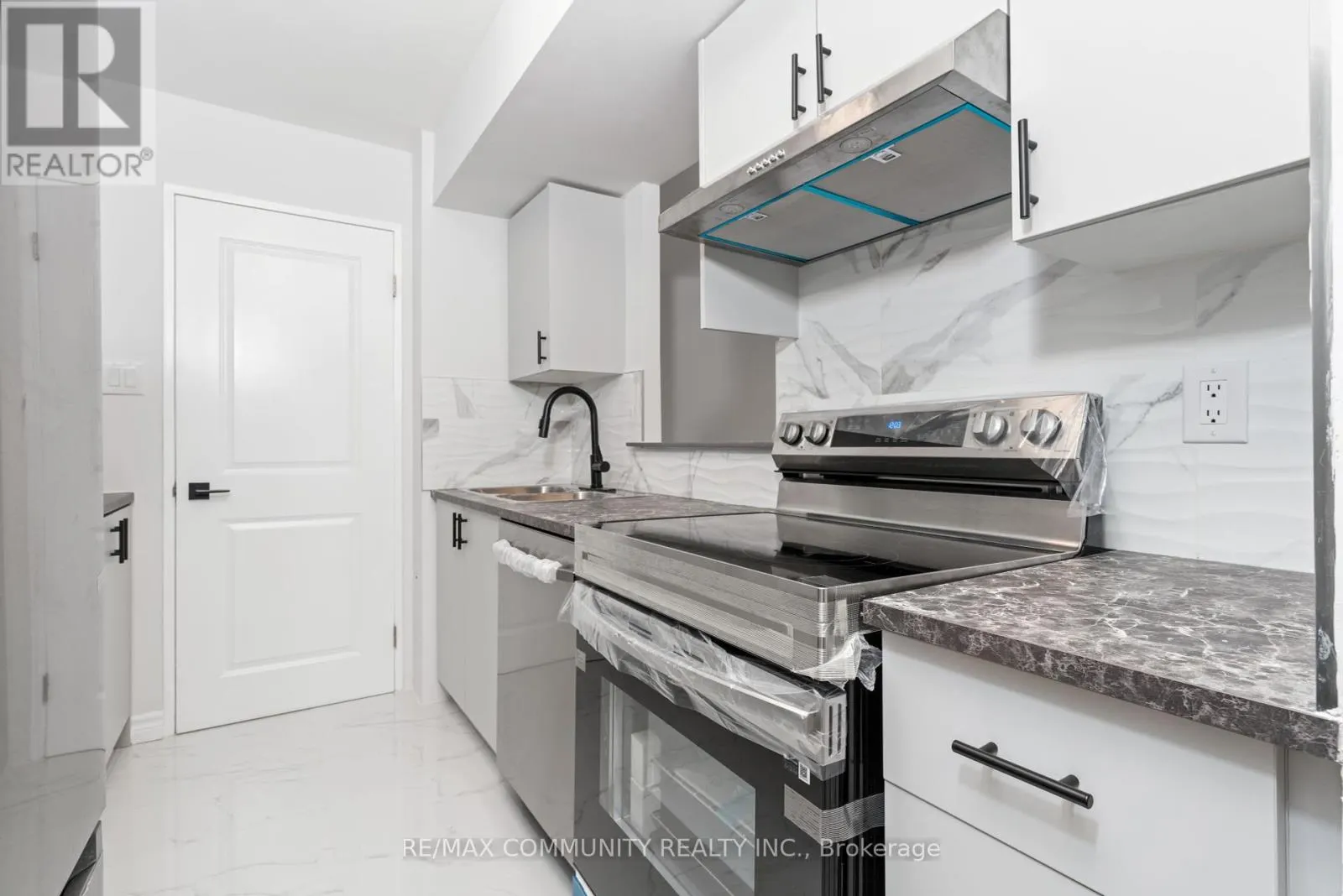 501 - 330 MCCOWAN ROAD