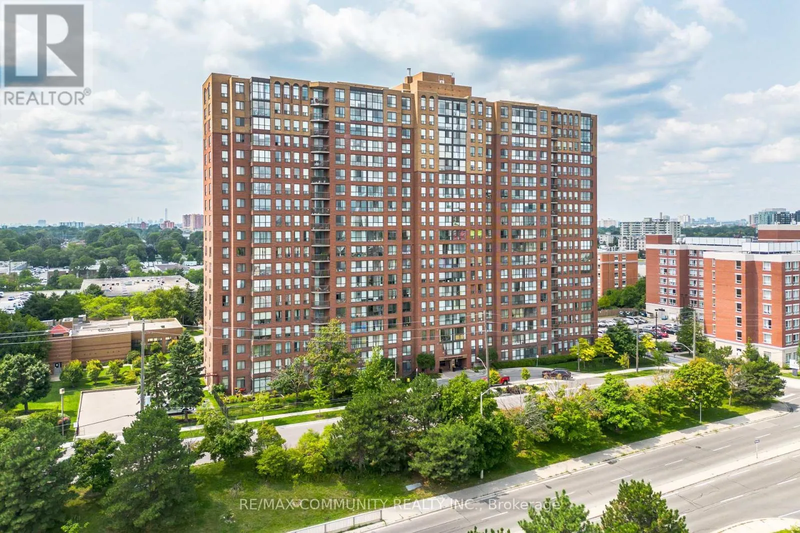 501 - 330 MCCOWAN ROAD
