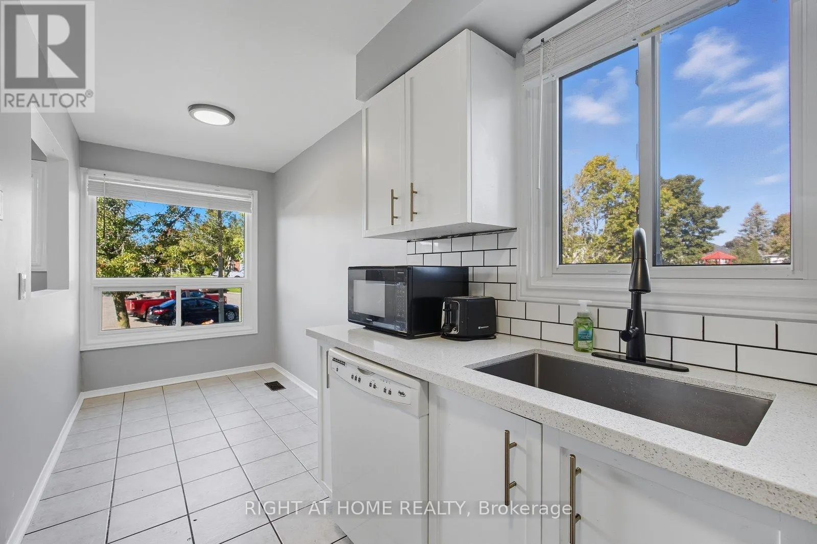 15 GLANVILLE CRESCENT