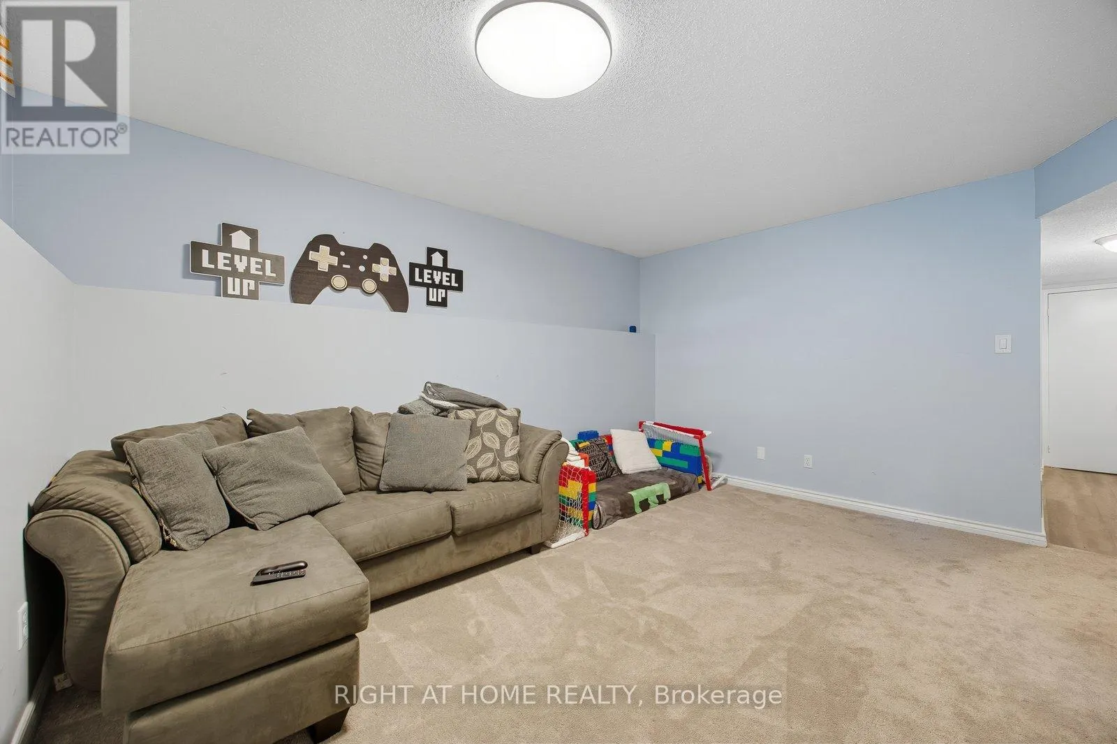 15 GLANVILLE CRESCENT