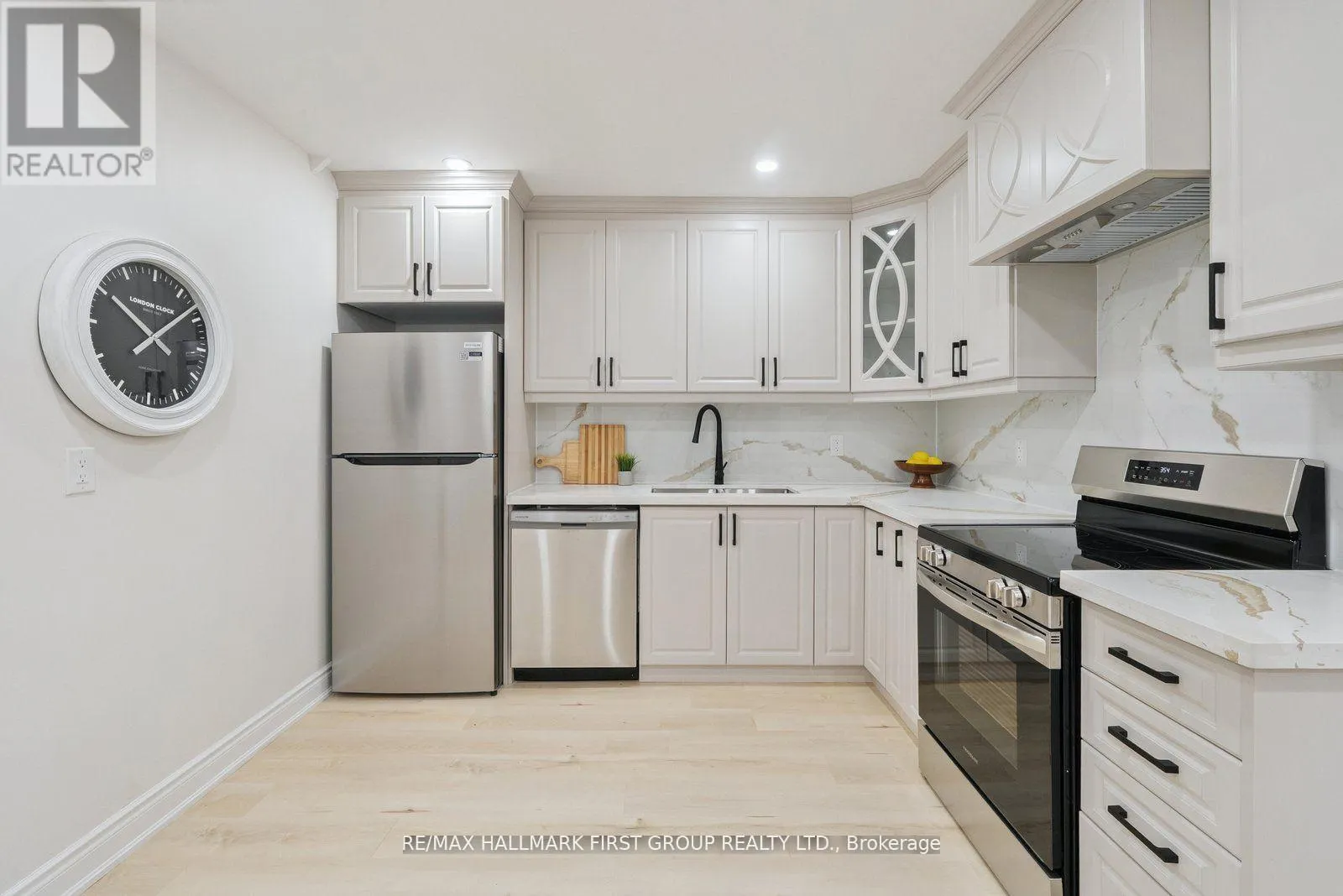 806 - 1400 THE ESPLANADE ROAD N