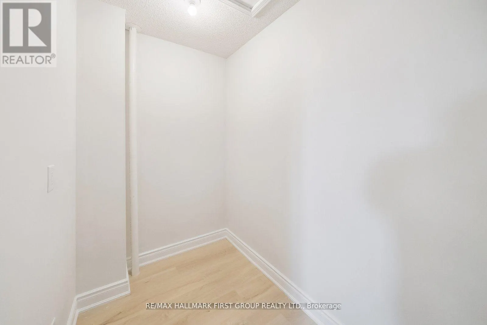806 - 1400 THE ESPLANADE ROAD N