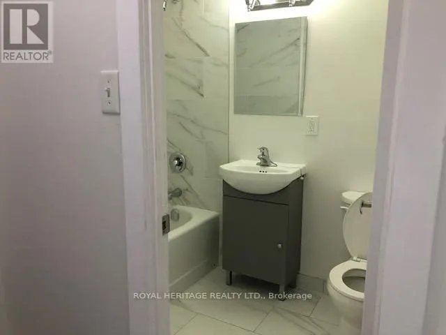 103 - 945 SIMCOE STREET N