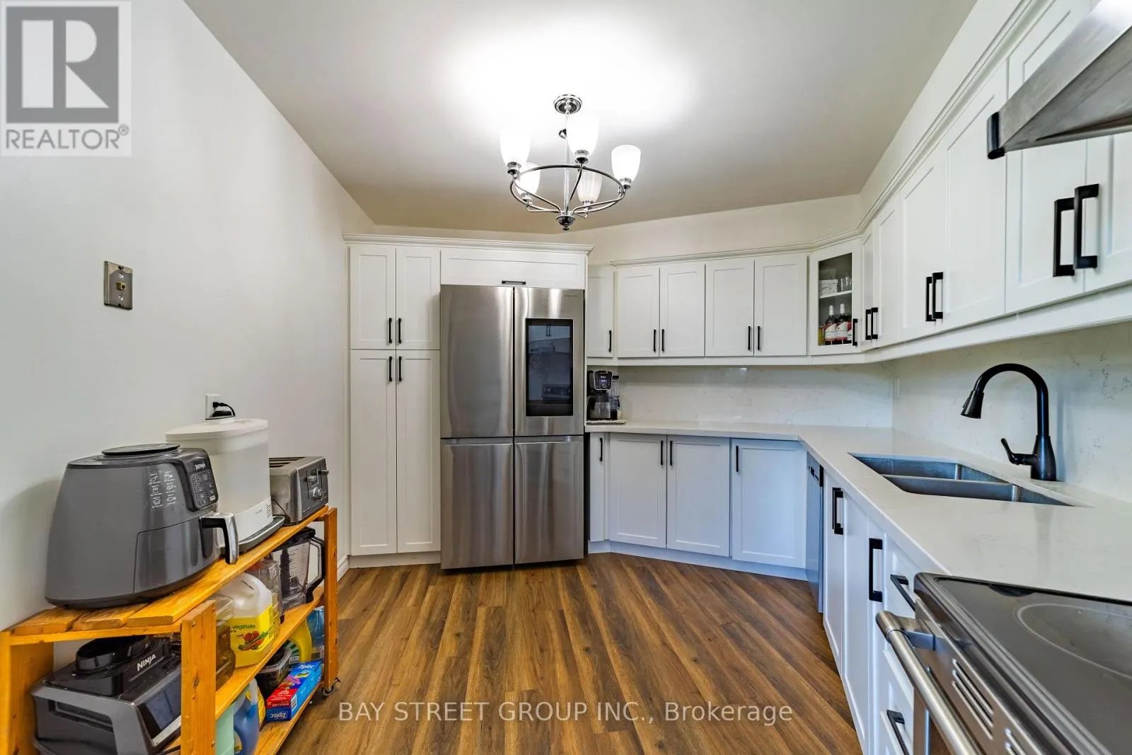 403 - 980 BROADVIEW AVENUE