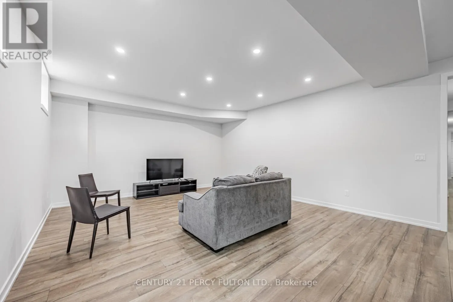 17 - 400 FINCH AVENUE