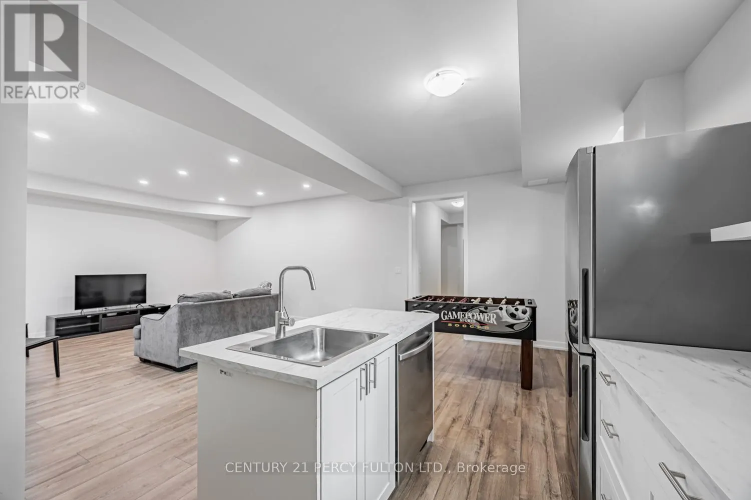 17 - 400 FINCH AVENUE