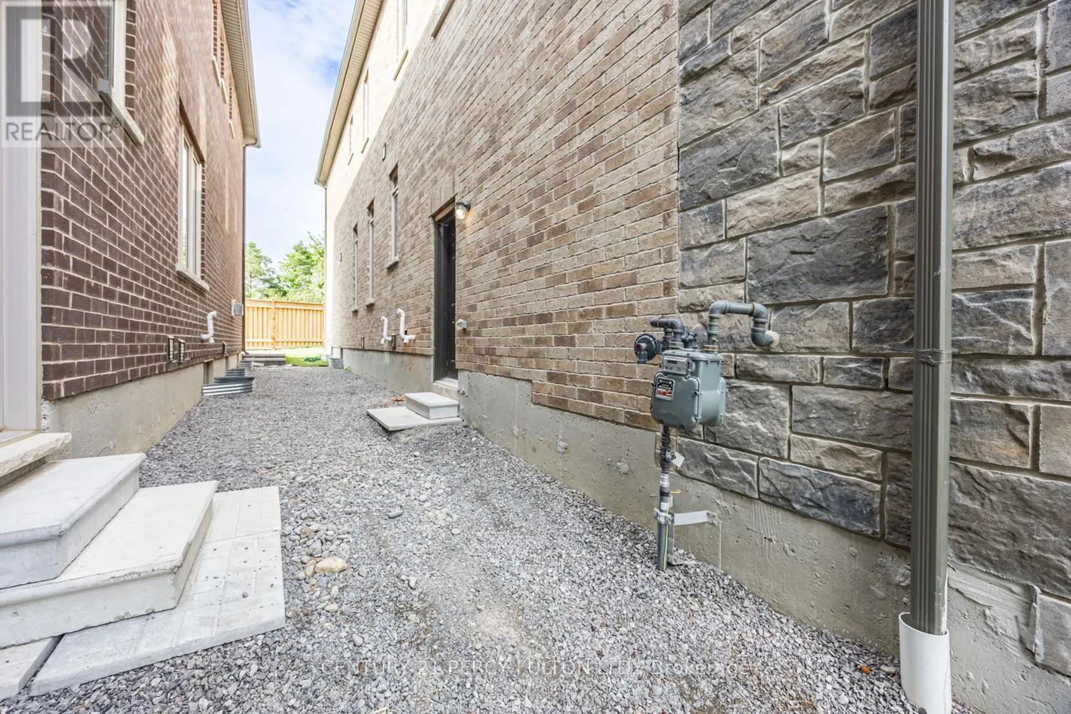 17 - 400 FINCH AVENUE