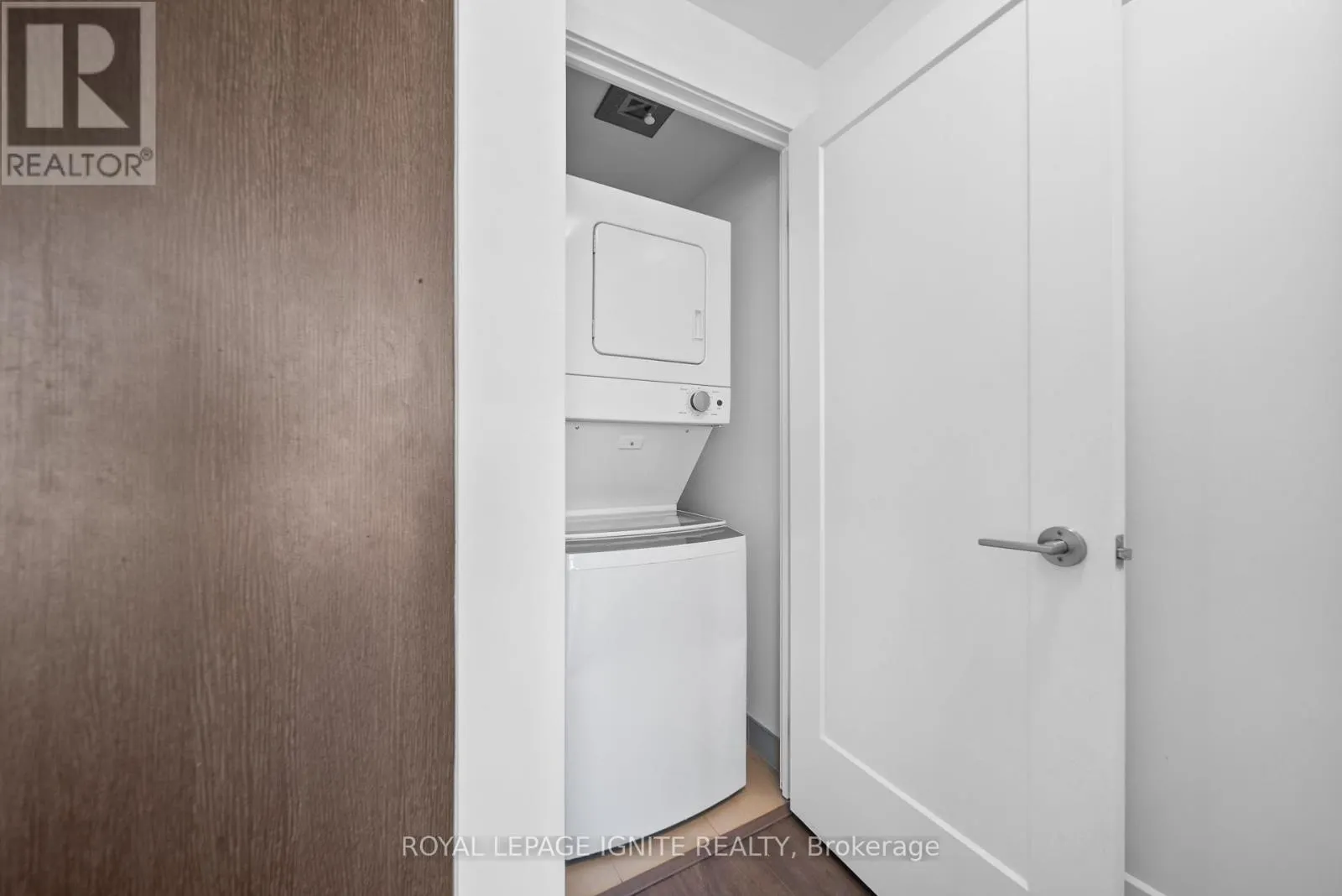 906 - 2550 SIMCOE STREET N