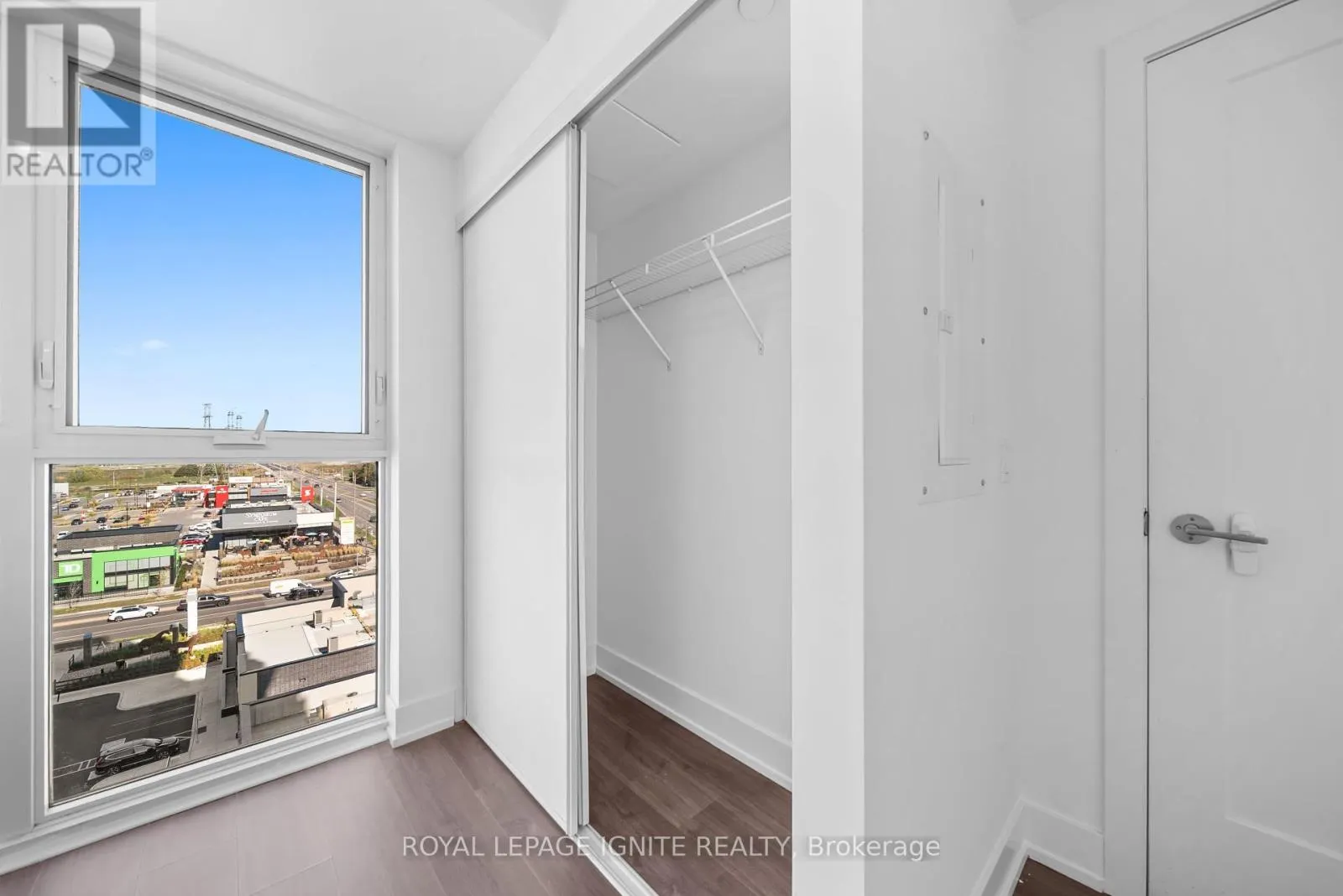 906 - 2550 SIMCOE STREET N