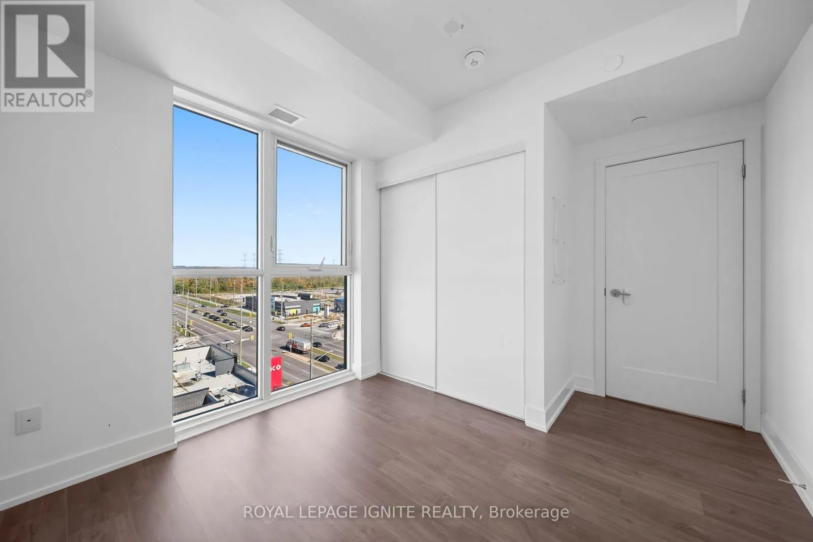 906 - 2550 SIMCOE STREET N