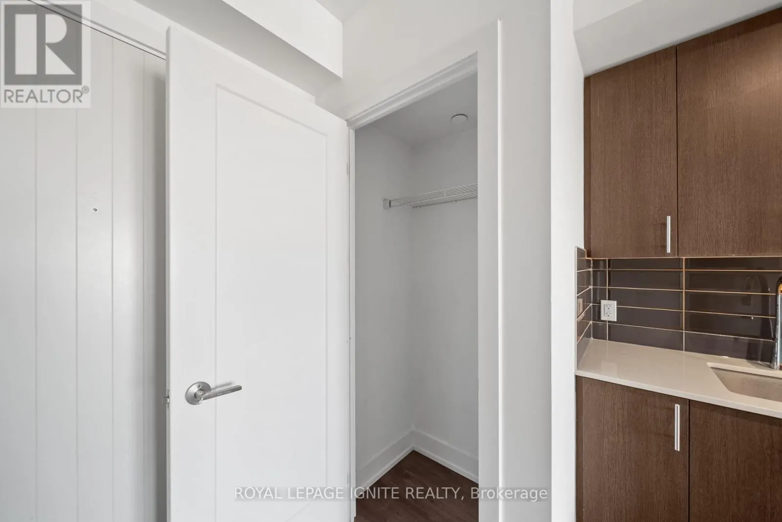 906 - 2550 SIMCOE STREET N