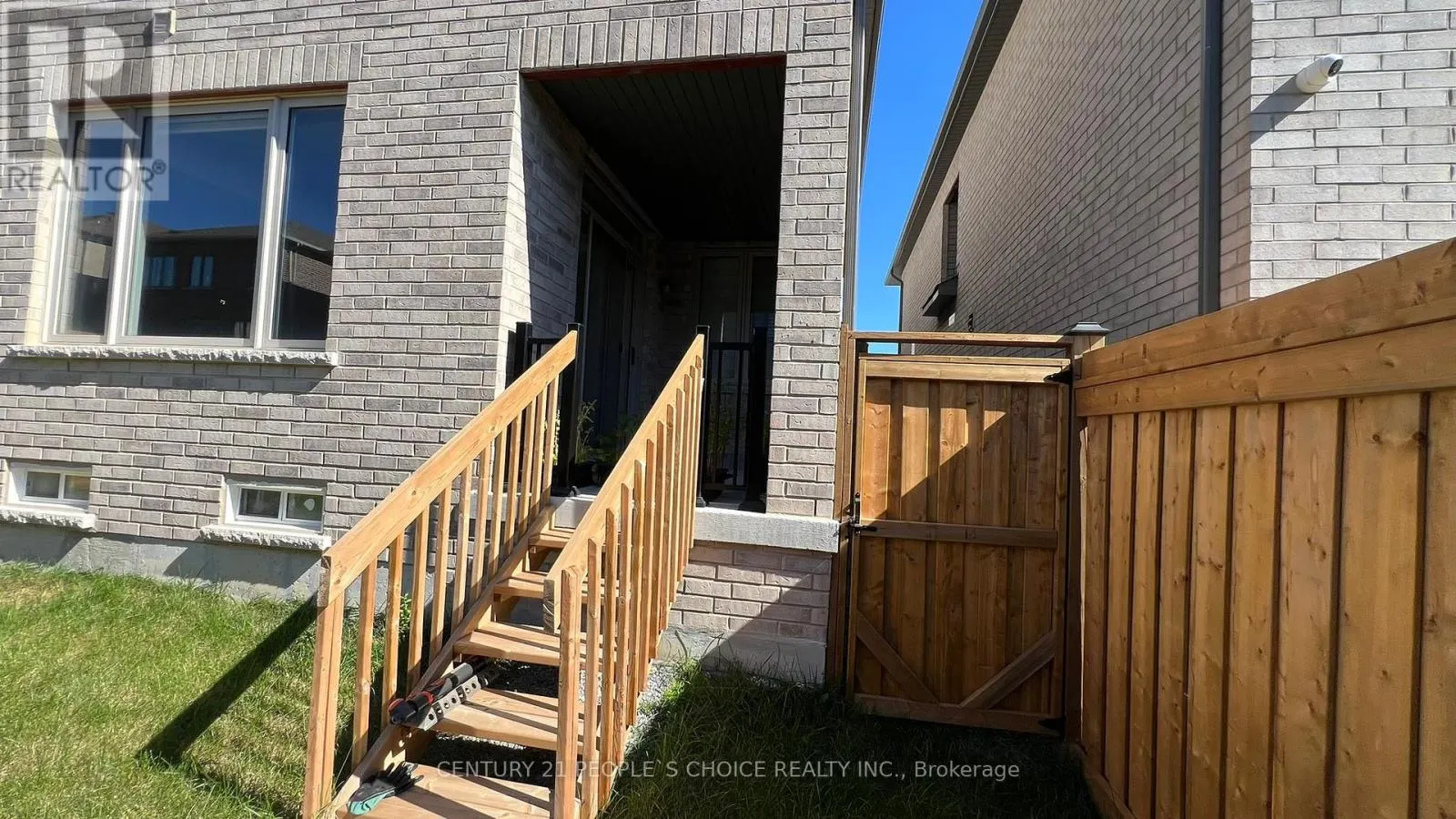 2120 COPPERMINE STREET