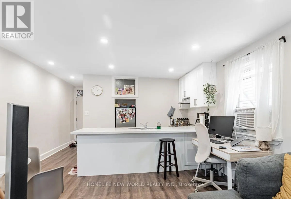 878 KINGSTON ROAD