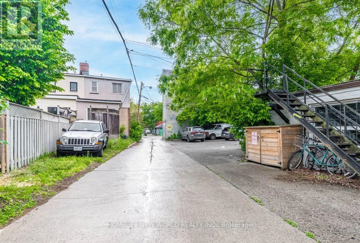 878 KINGSTON ROAD