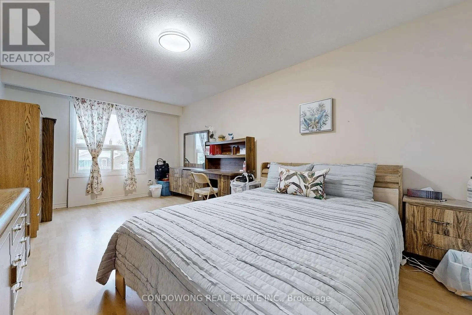 63 REVLIS CRESCENT