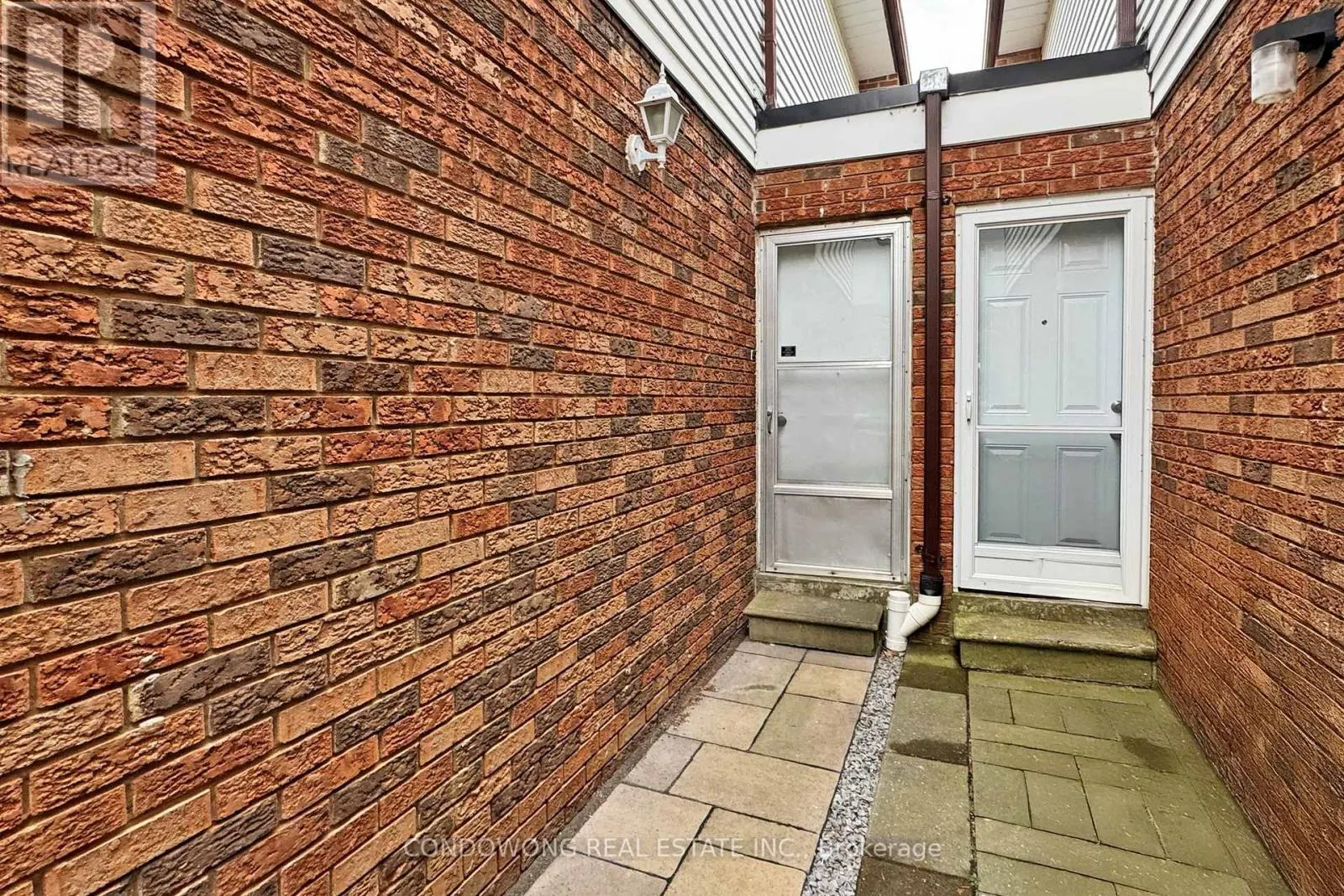 63 REVLIS CRESCENT